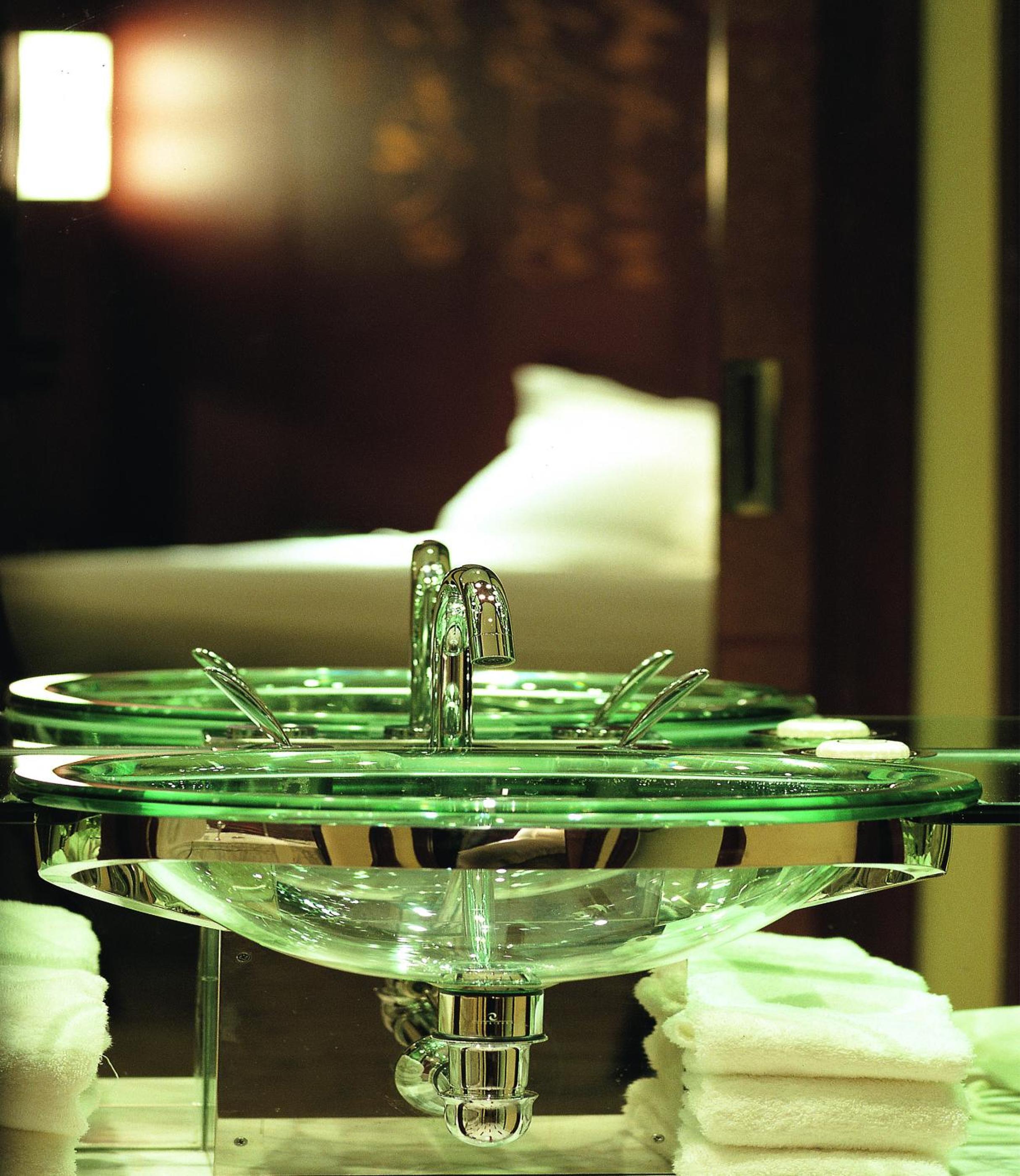 Deluxe King Room with River View - Photo 1