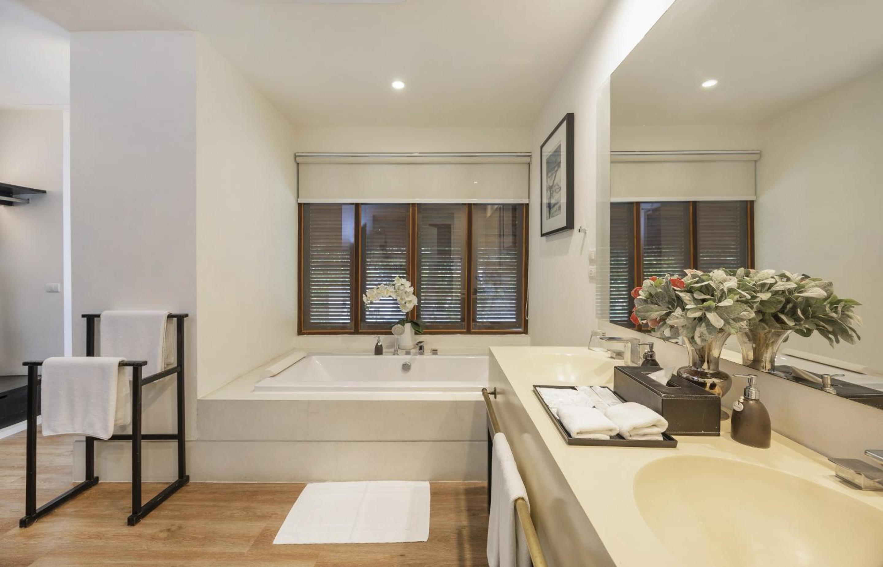 Seaview Three-Bedroom Villa photo 3