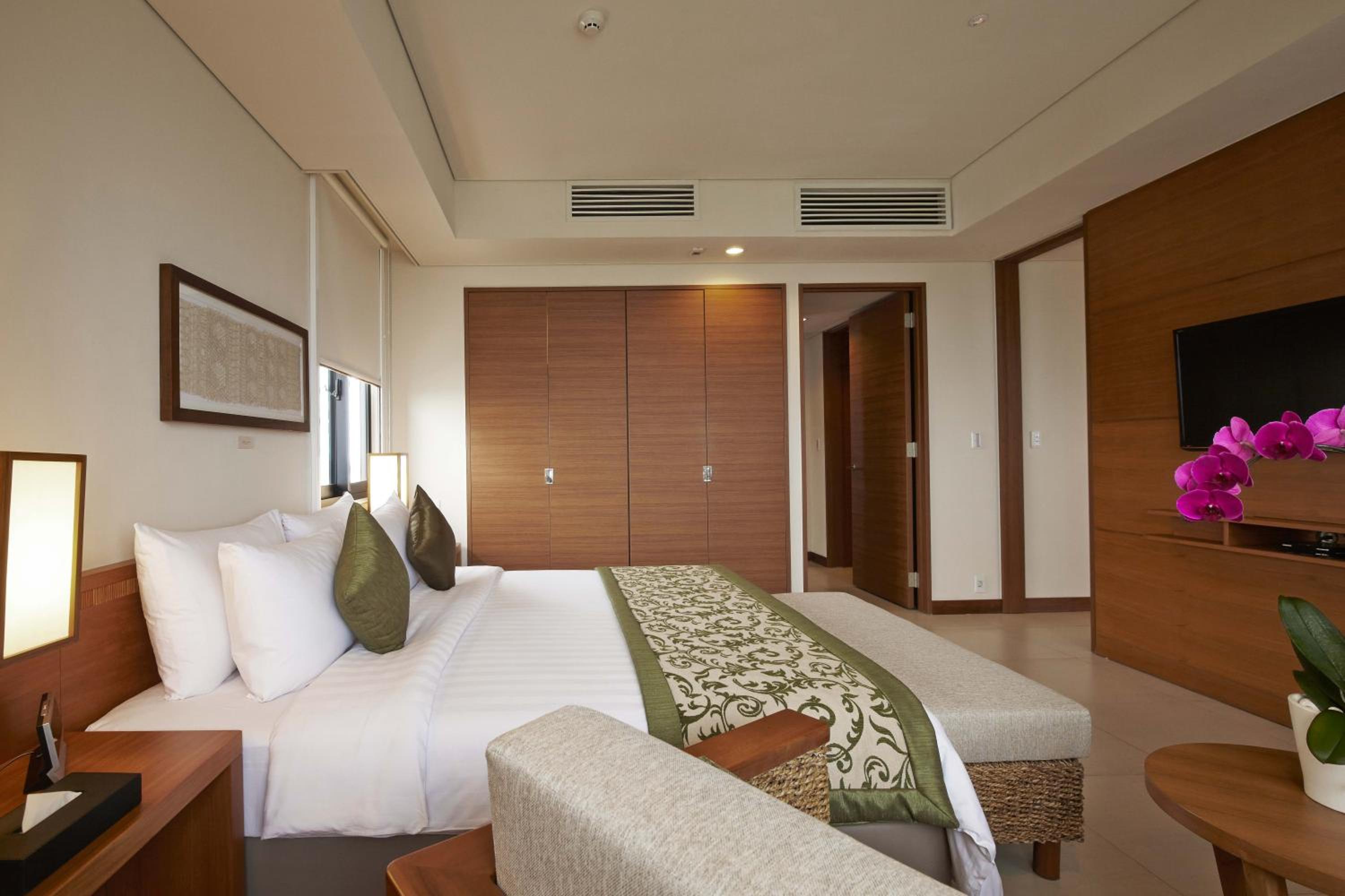 Premier Suite - Non-Smoking photo 3