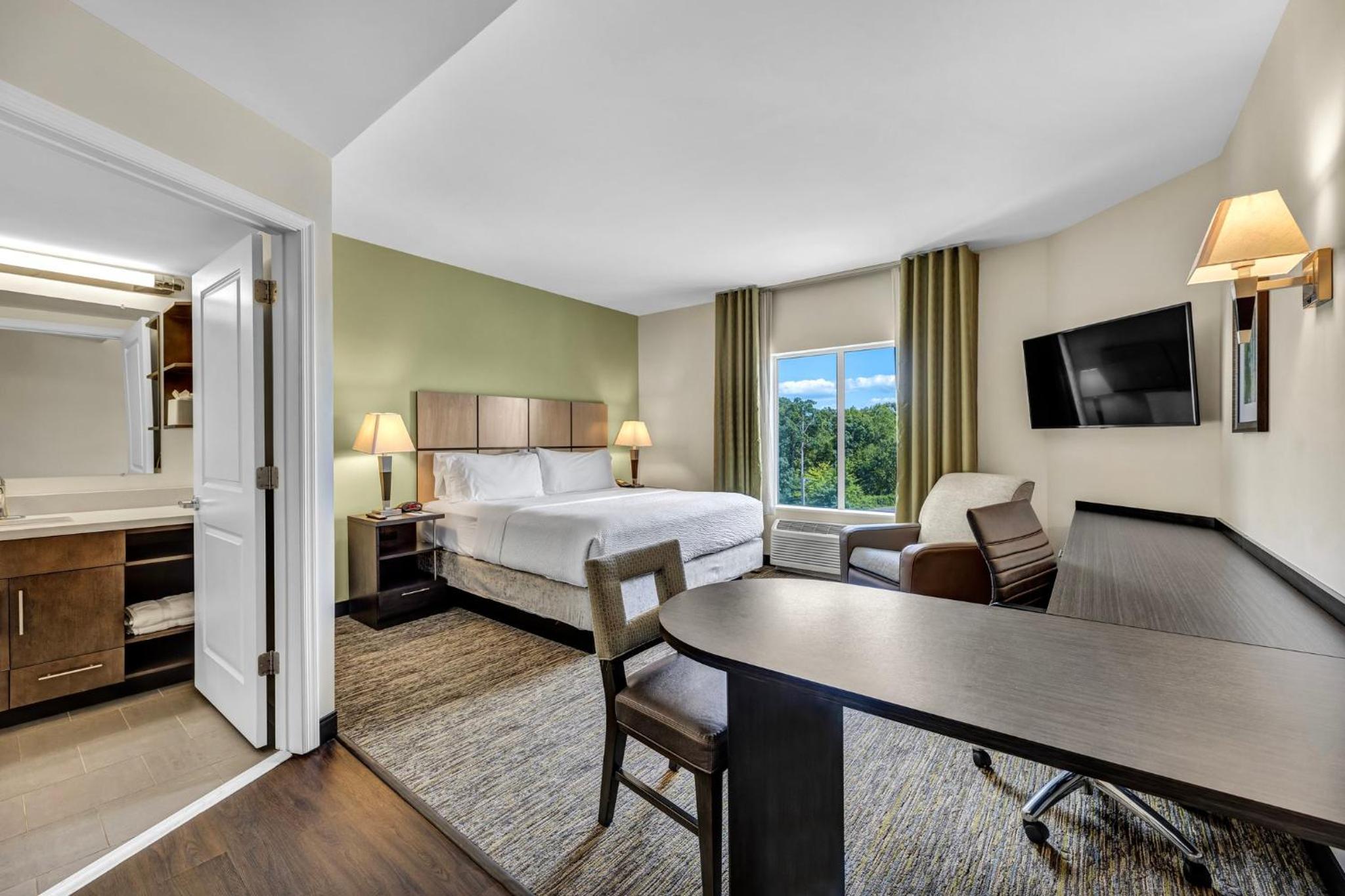 One-Bedroom King Suite - Communications Accessible