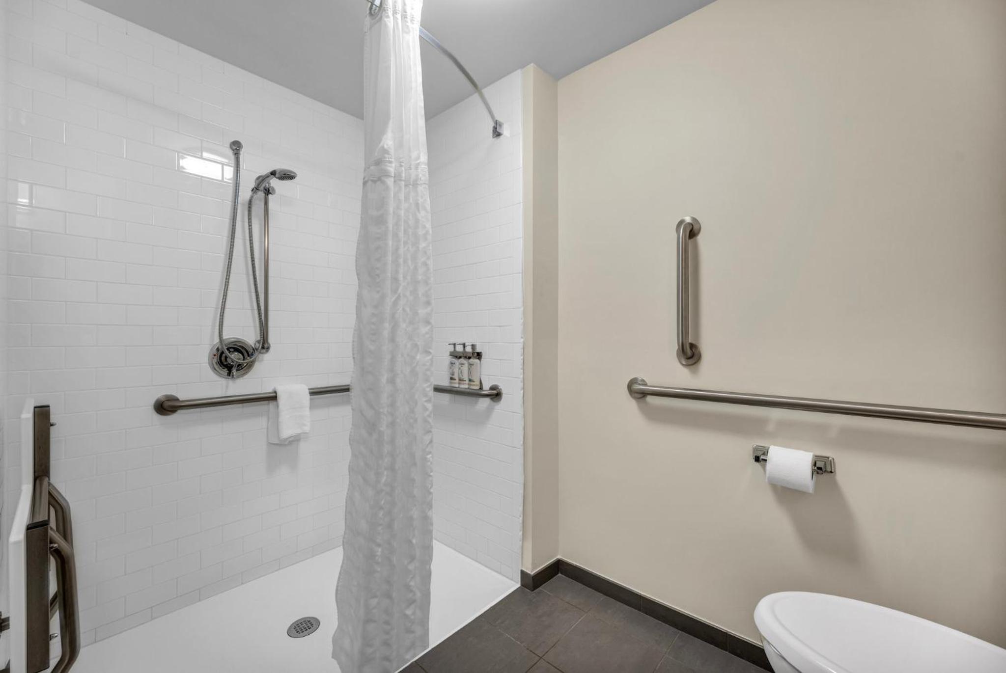 Queen Studio Suite with Two Queen Beds - Disability Access/Non-Smoking, photo 6