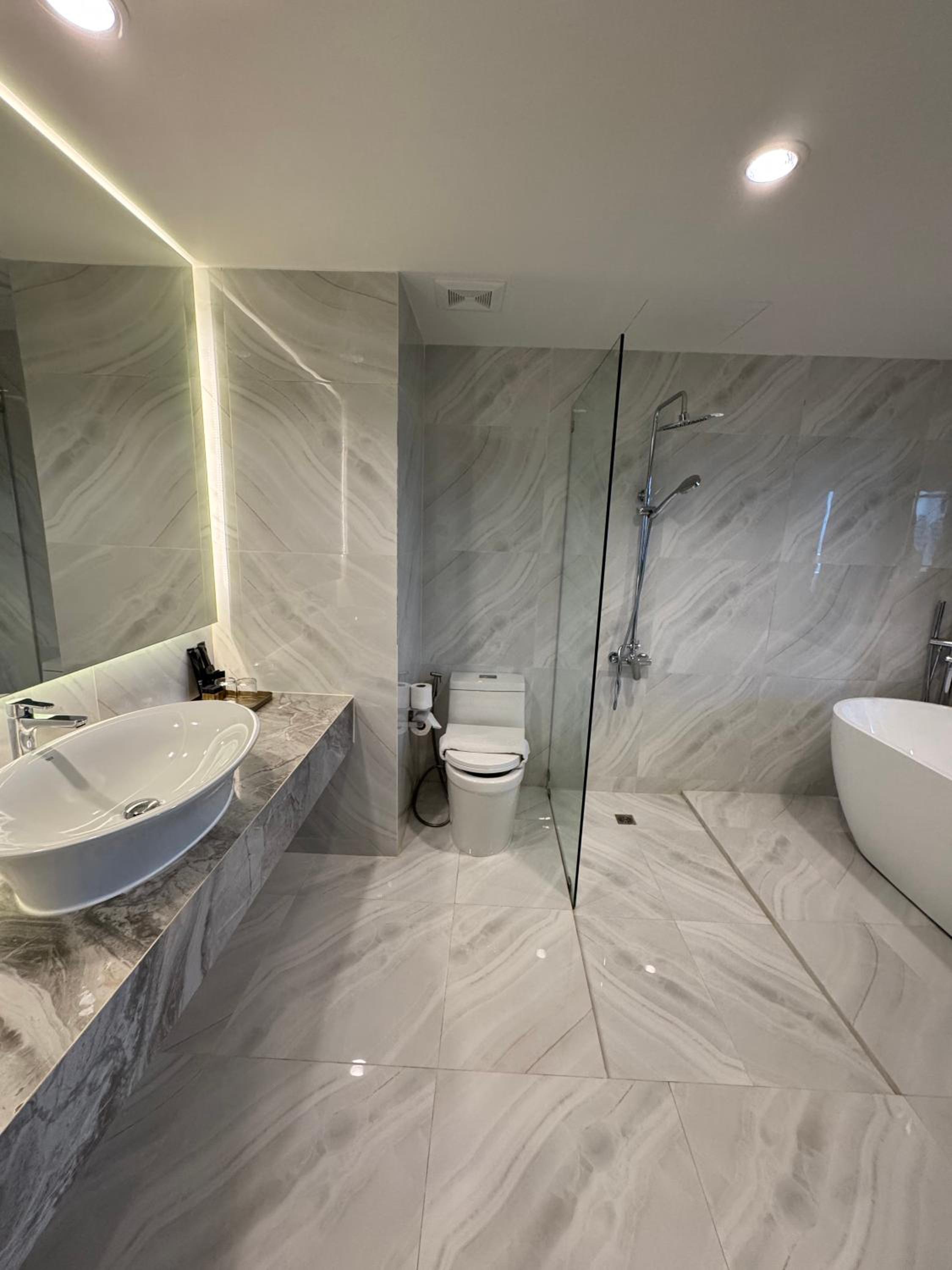 King Suite with Ocean View - Photo 3