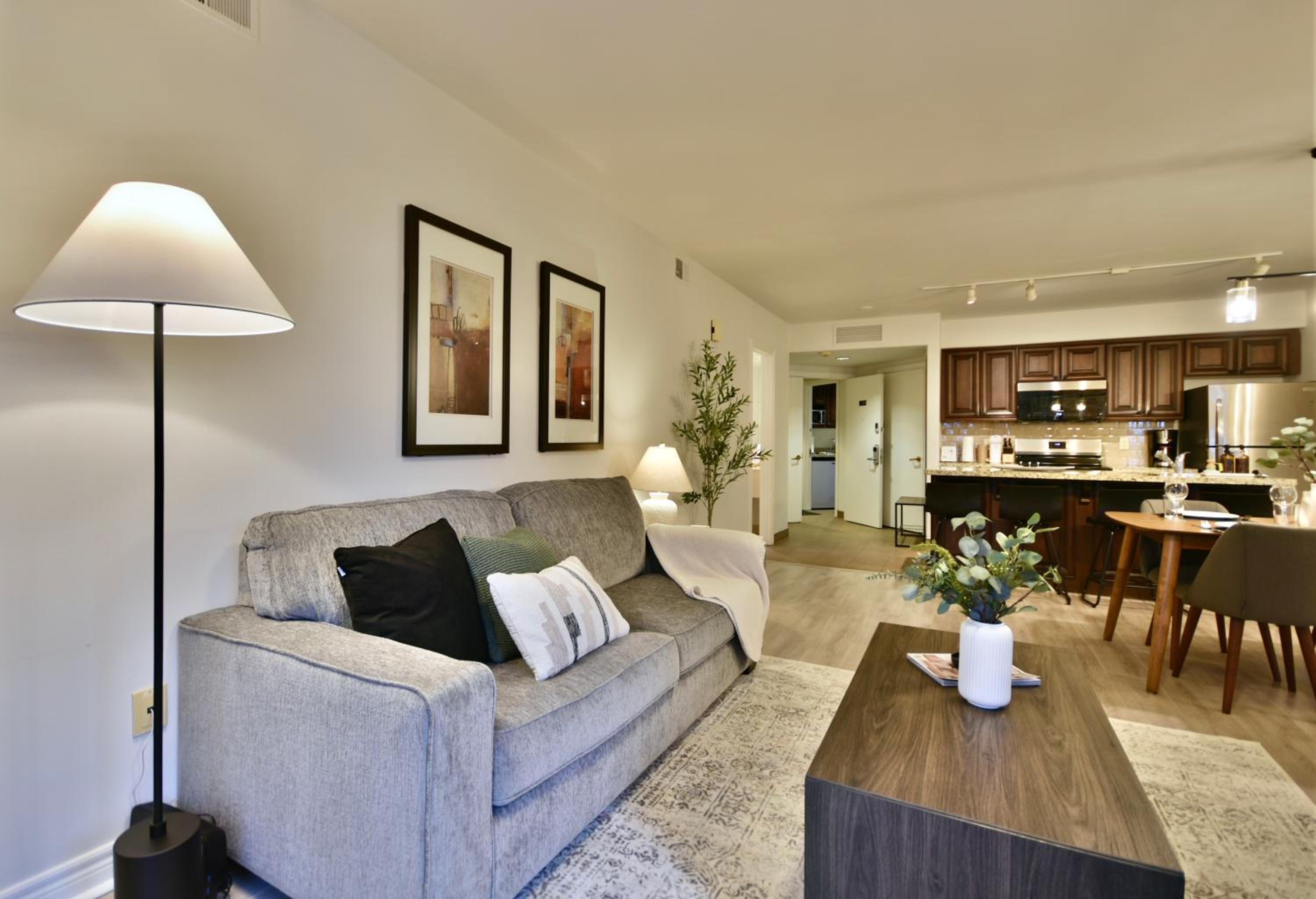 One-Bedroom Apartment With Balcony photo 1