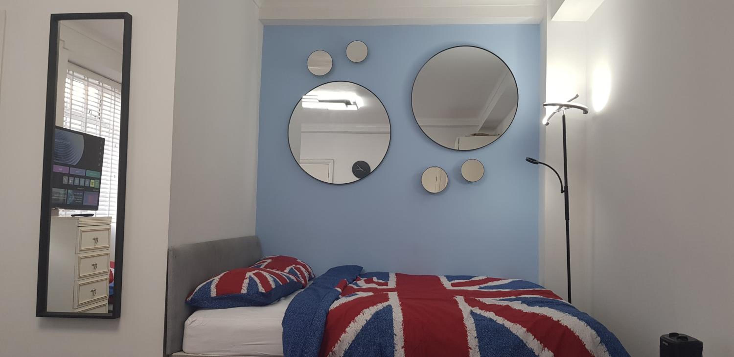 One-Bedroom Apartment photo 2
