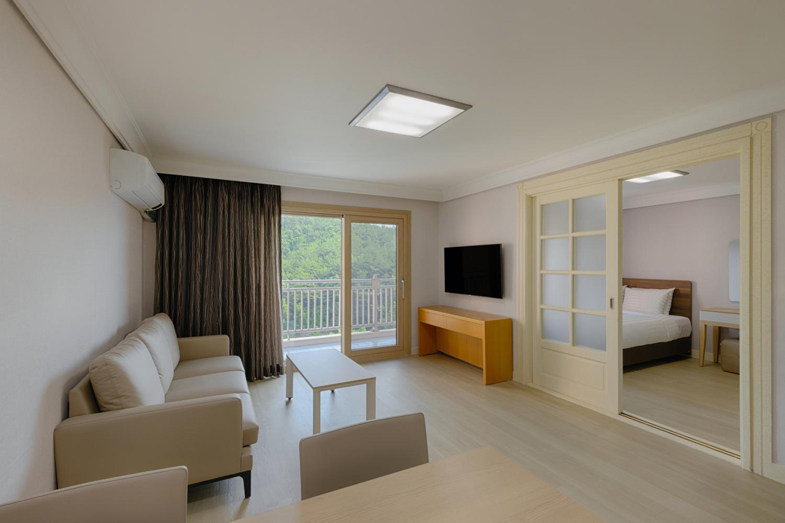 [EAST] Top Suite(Kitchen/Standard/Bed) - Photo 1