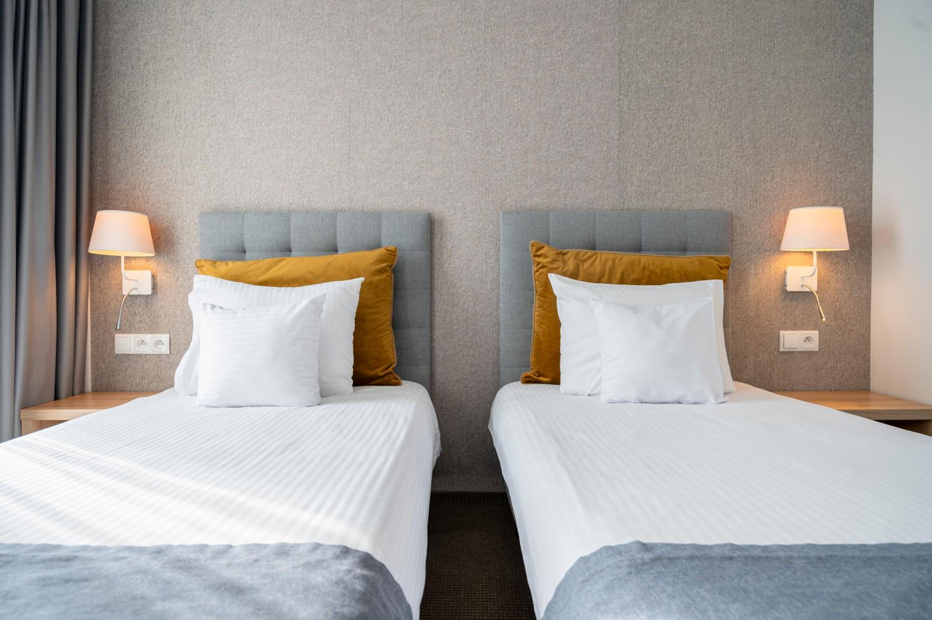 Business Double or Twin Room with Gym Access - Photo 1