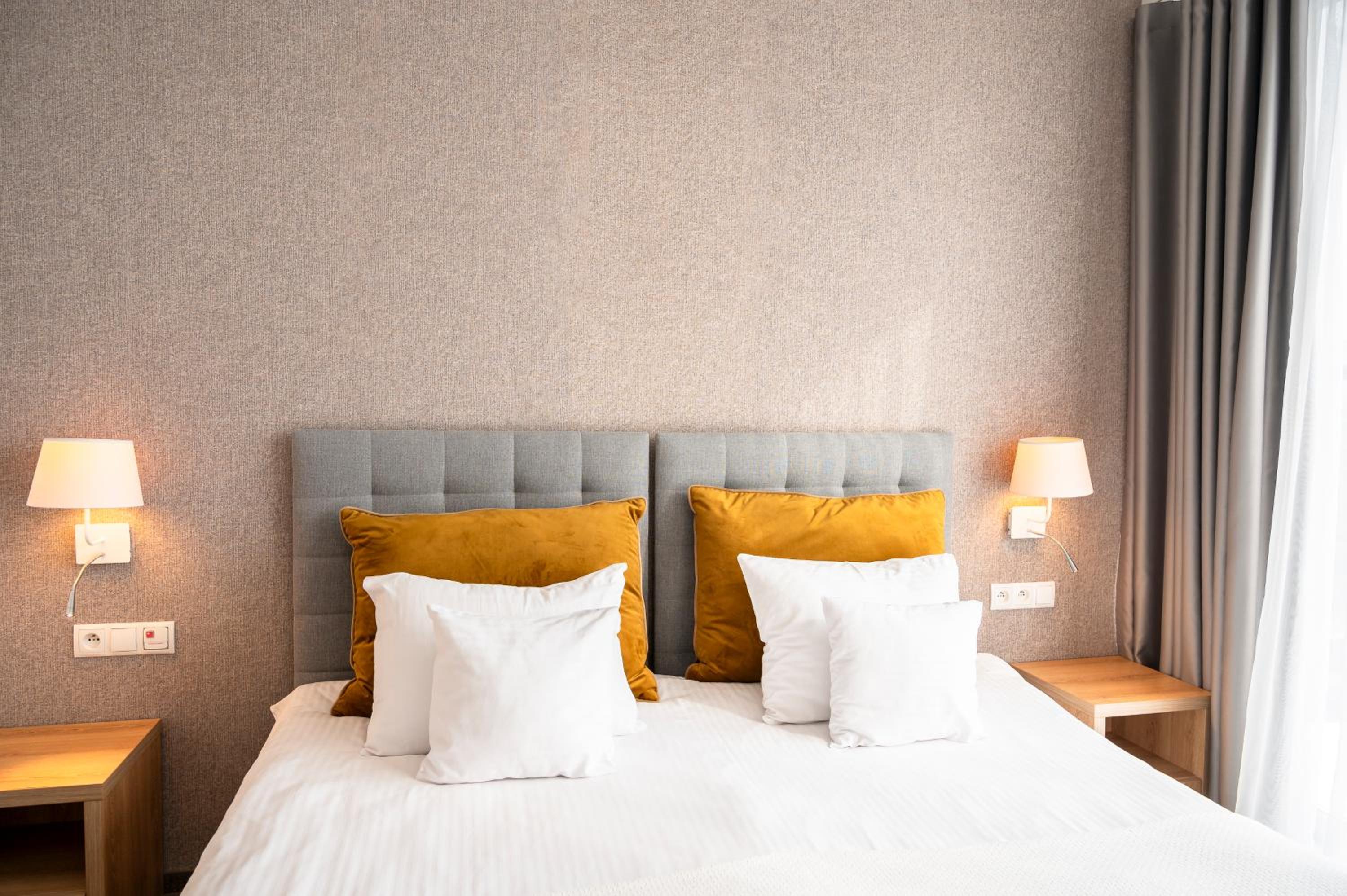 Business Double or Twin Room with Gym Access - Photo 2