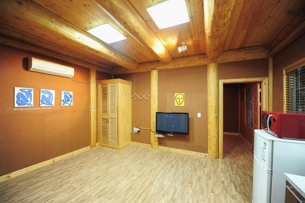 Family Room photo 1