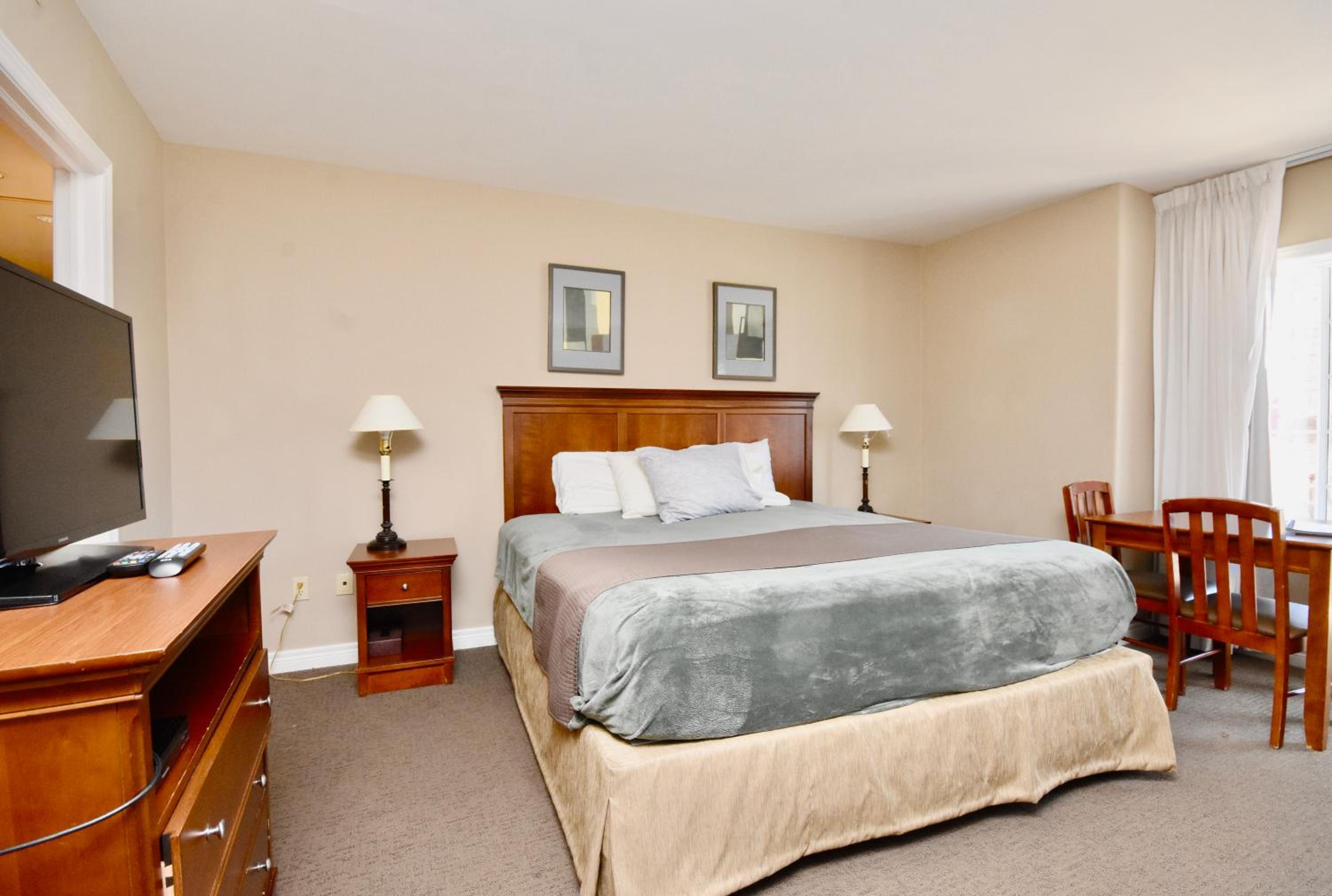 Studio Apartment With King Bed photo 3