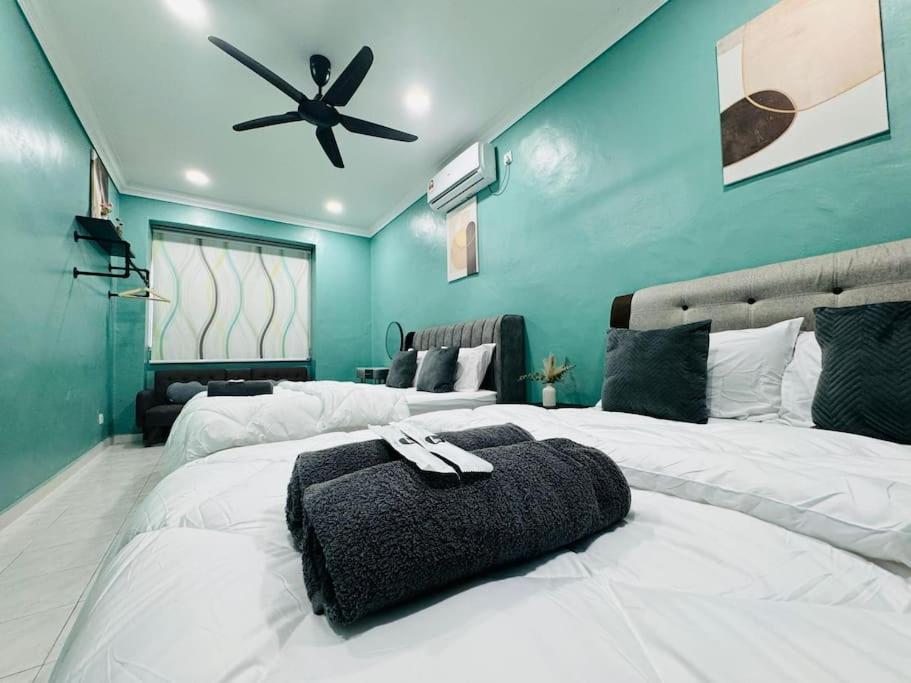 Three-Bedroom House photo 2