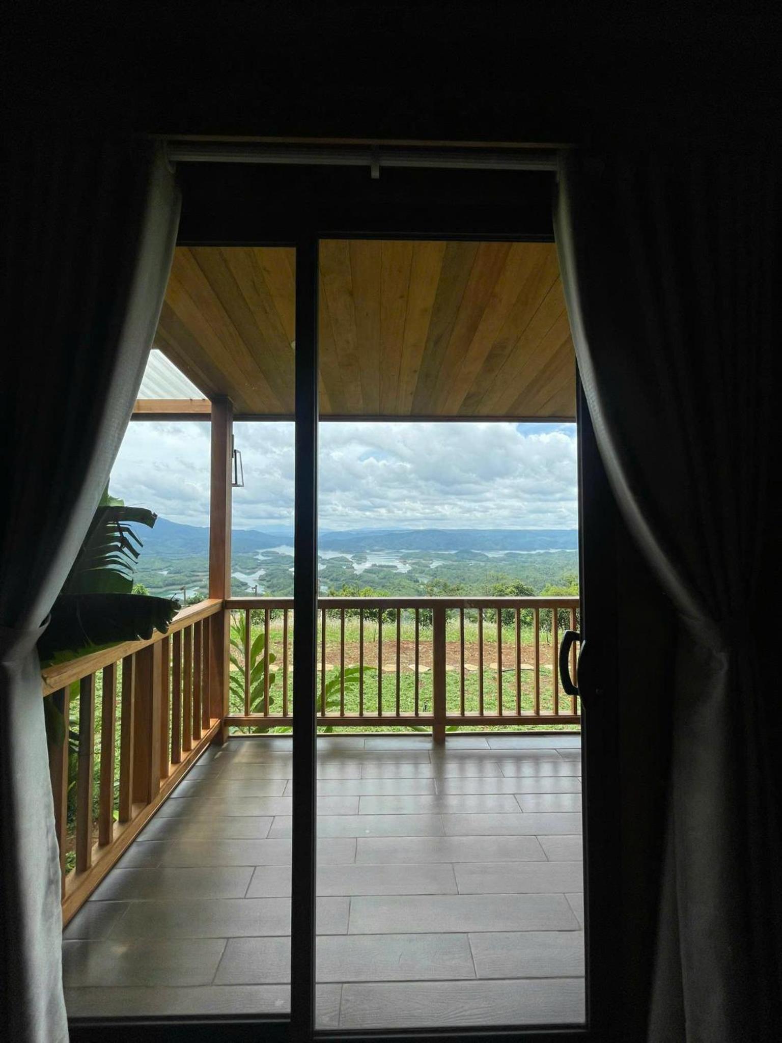 Quadruple Room with Lake View photo 2