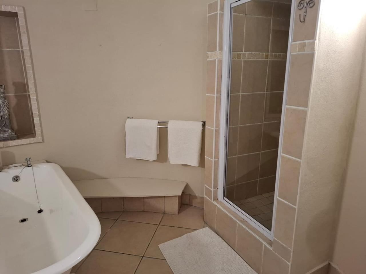Double Room with Sea View - Photo 3