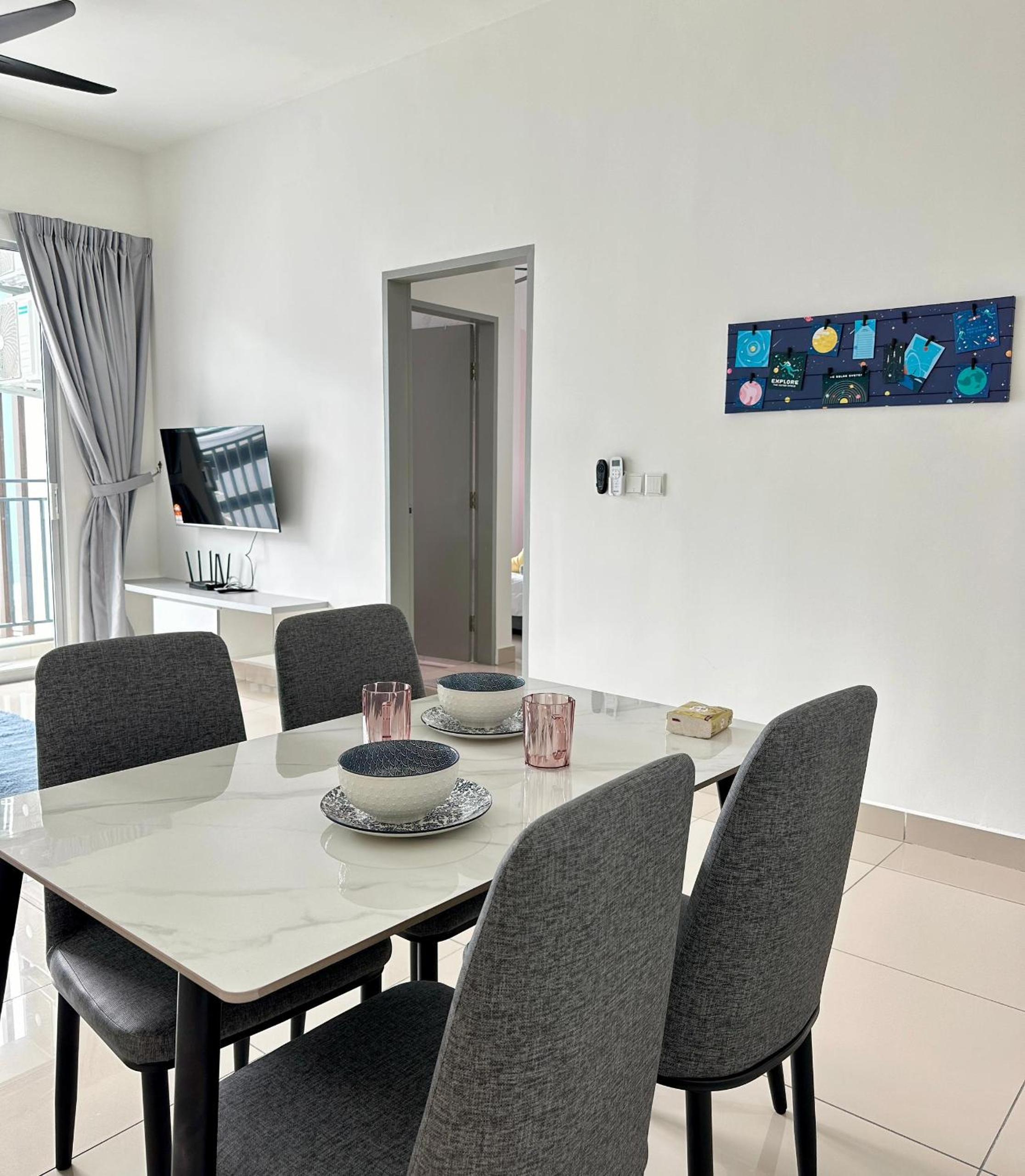 Three-Bedroom Apartment with Balcony photo 2