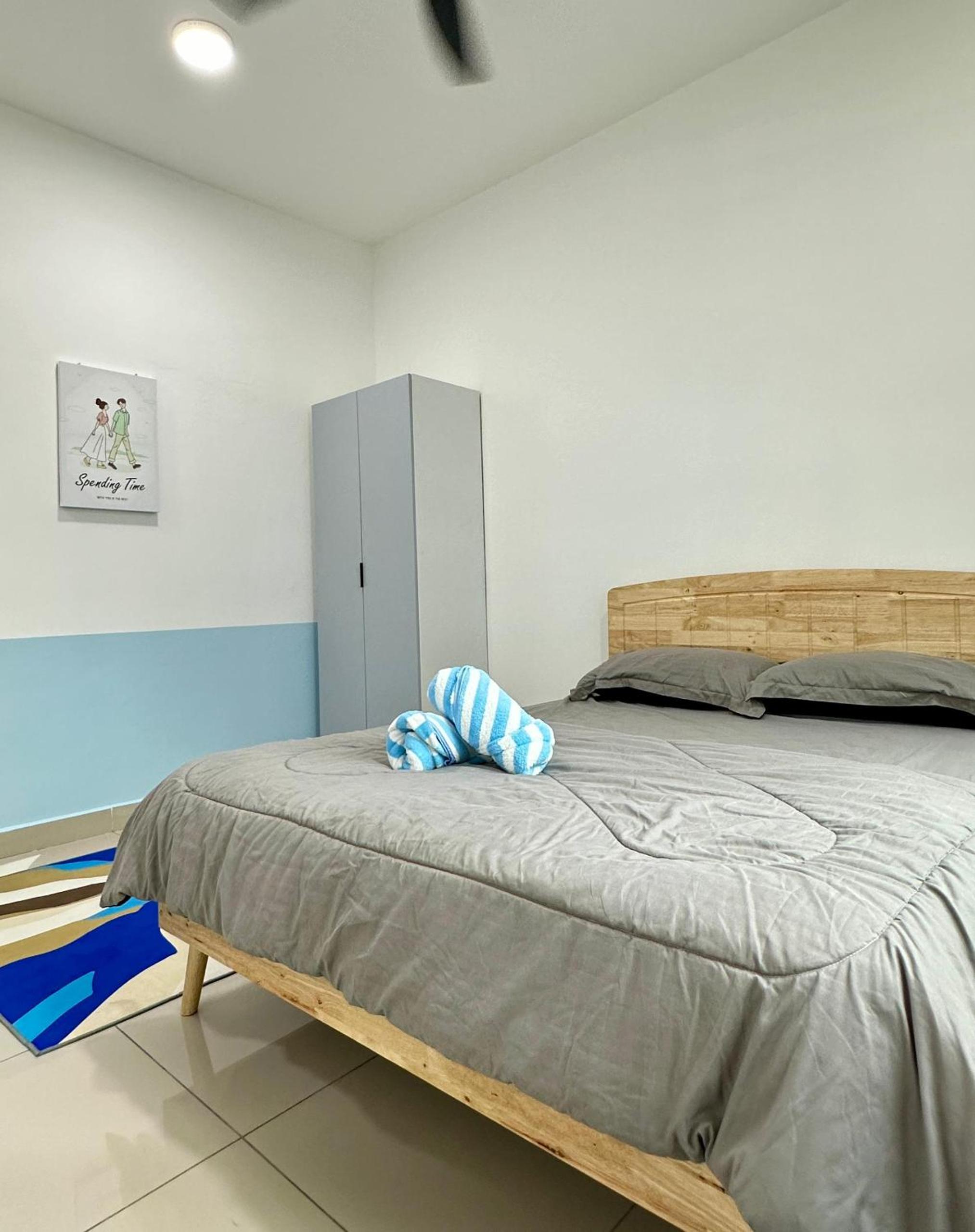 Three-Bedroom Apartment with Balcony photo 2