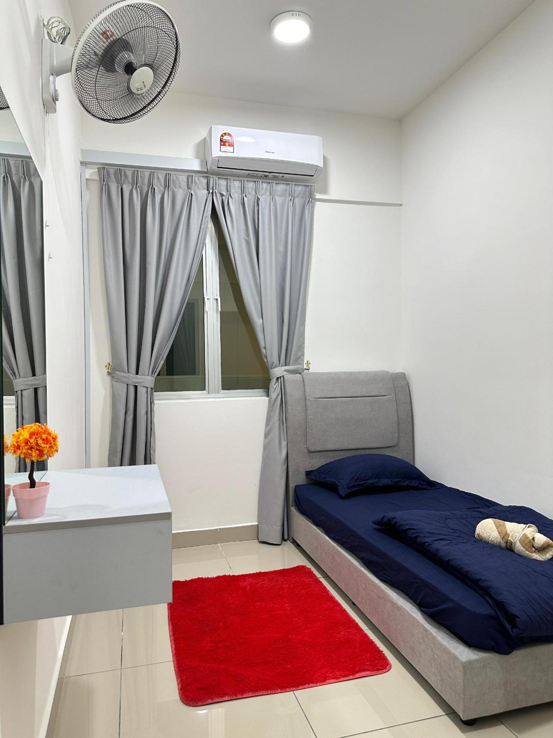 Three-Bedroom Apartment with Balcony photo 3