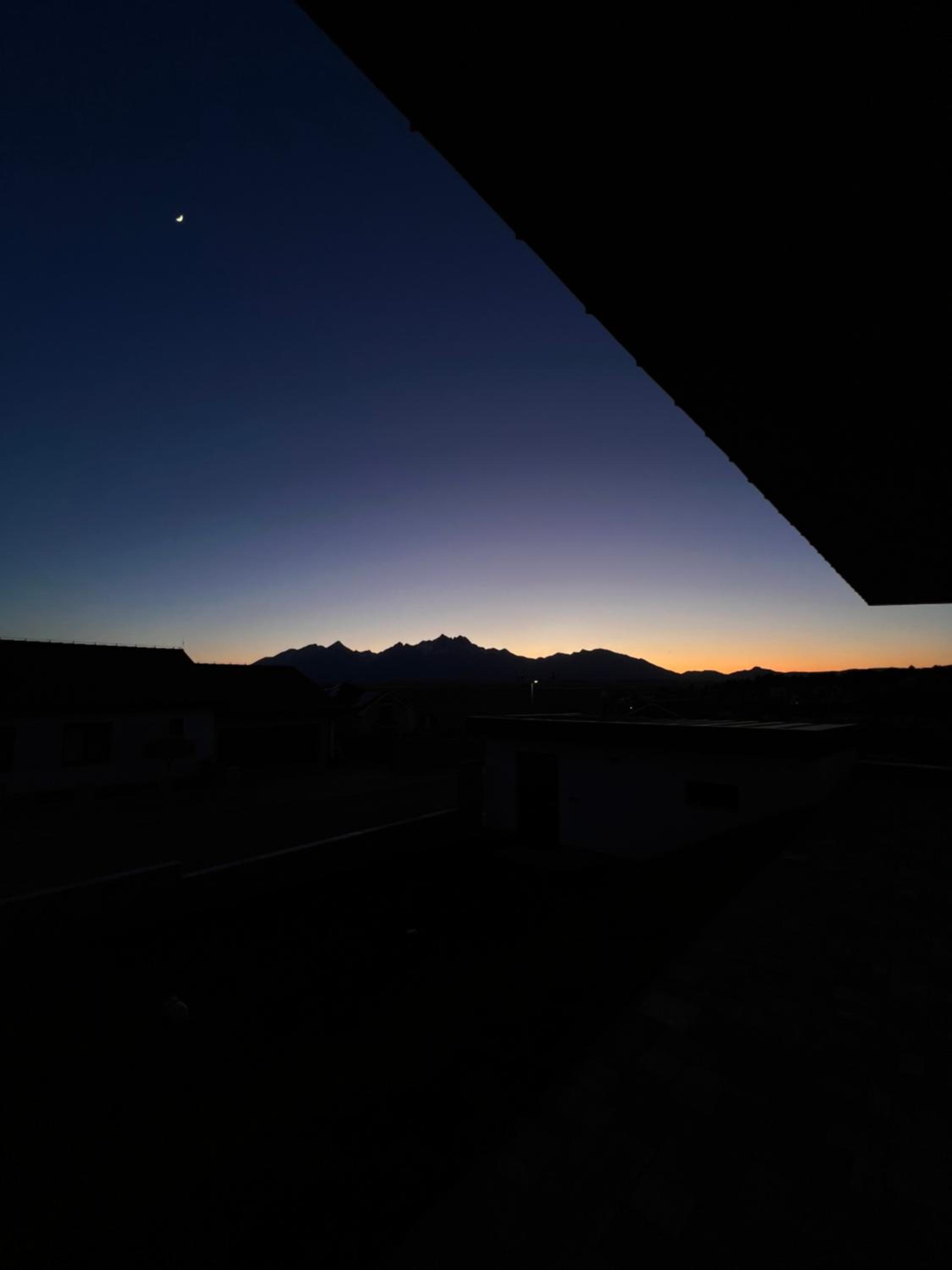 Three-Bedroom Apartment with Mountain View photo 1