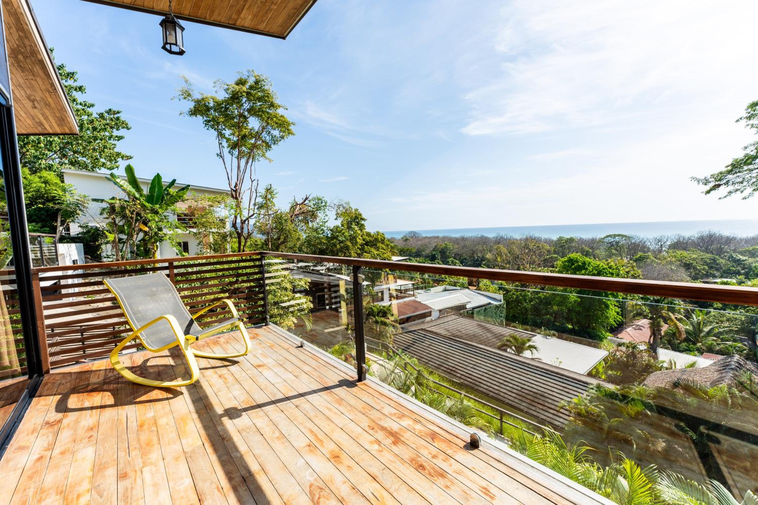 One-Bedroom Apartment with Sea View and Balcony photo 3