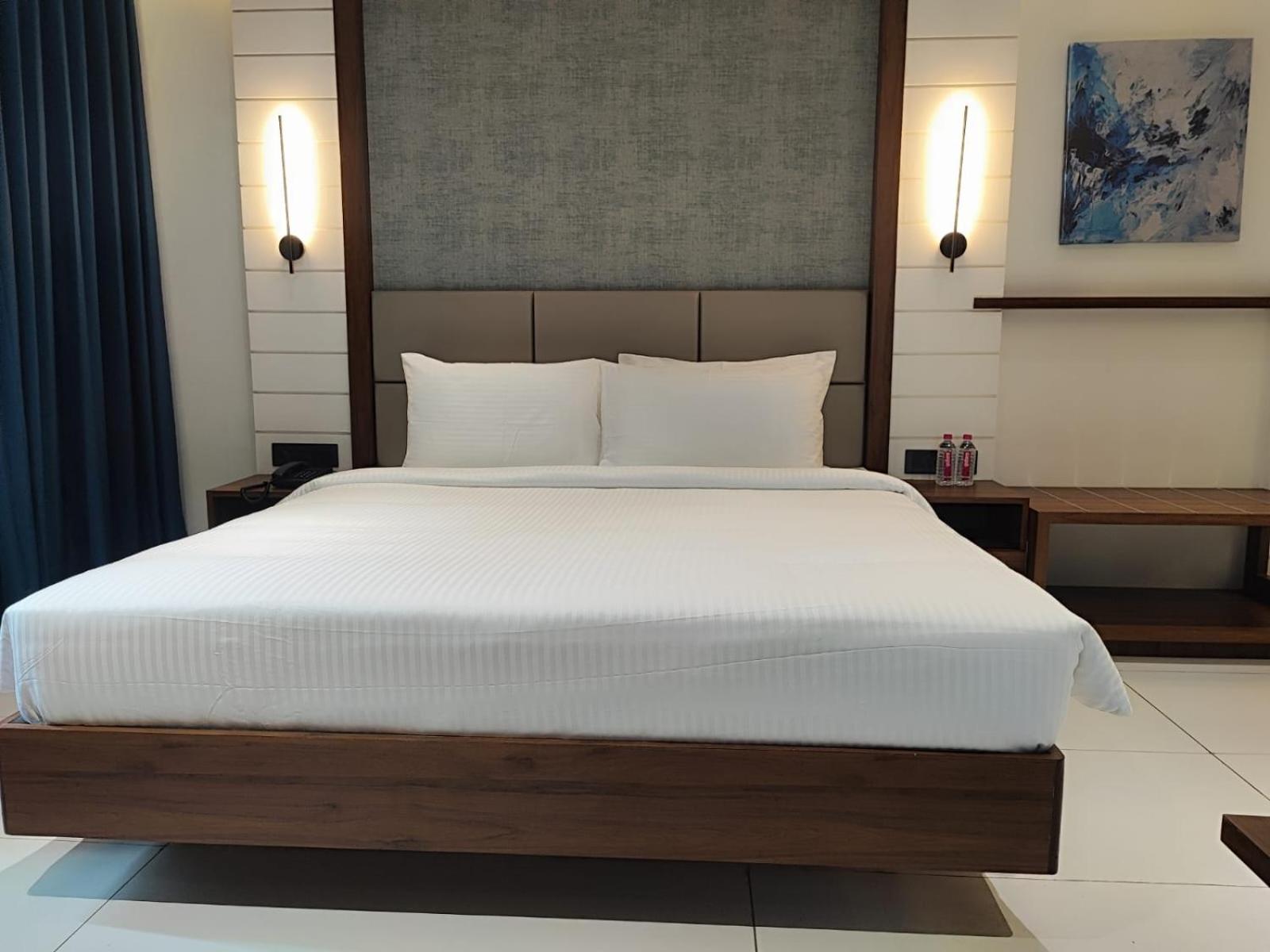 Premium Grand Room with Balcony photo 2