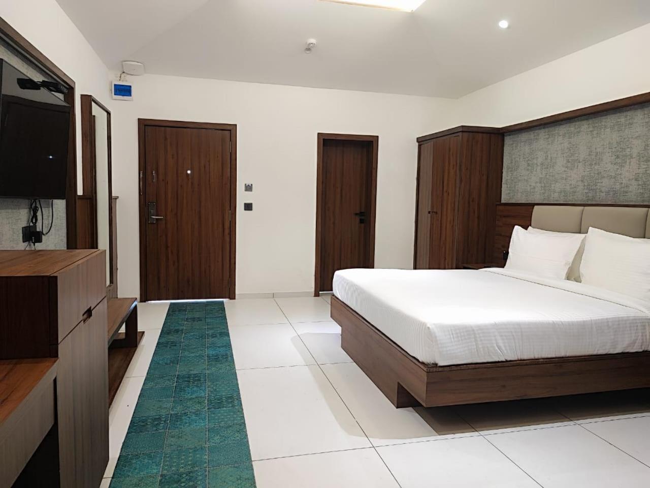 Mini Suite - Photo 1