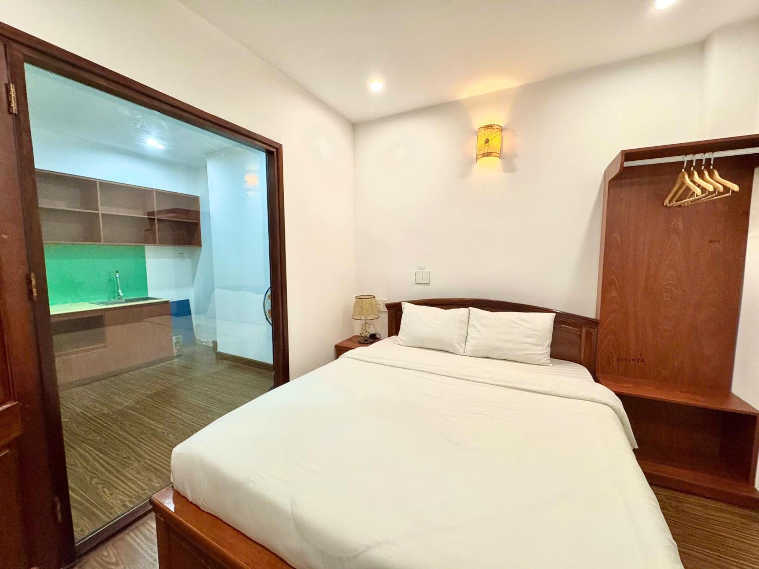 Deluxe One-Bedroom Apartment