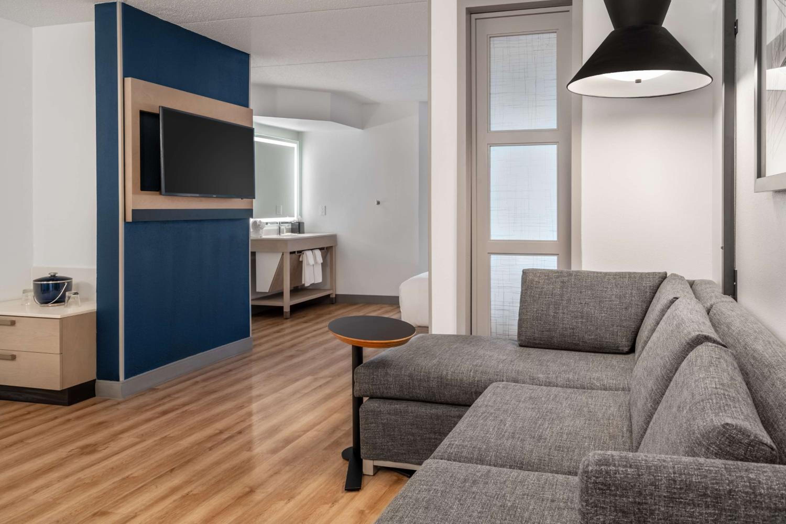 Double Room with Two Double Beds and Sofa Bed - Photo 2