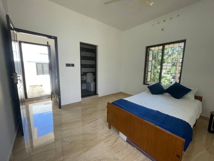 Three-Bedroom House photo 3