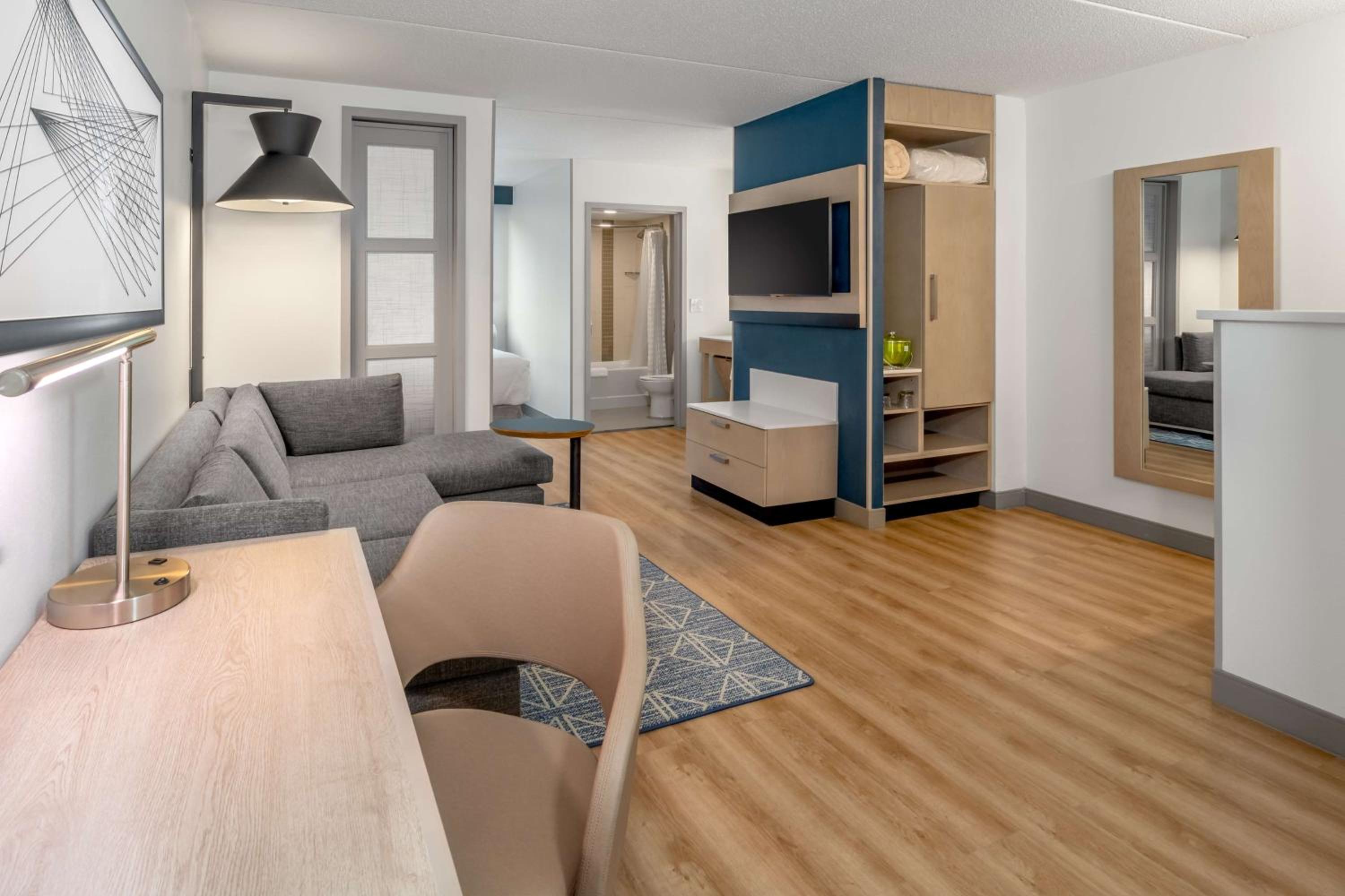 King Room with Sofa Bed - Photo 2