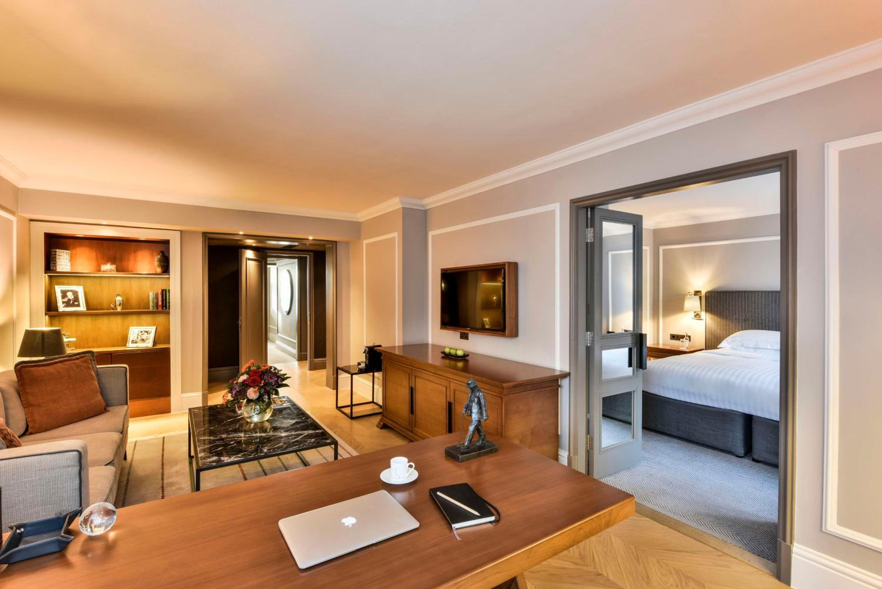 Executive Suite thumbnail 6