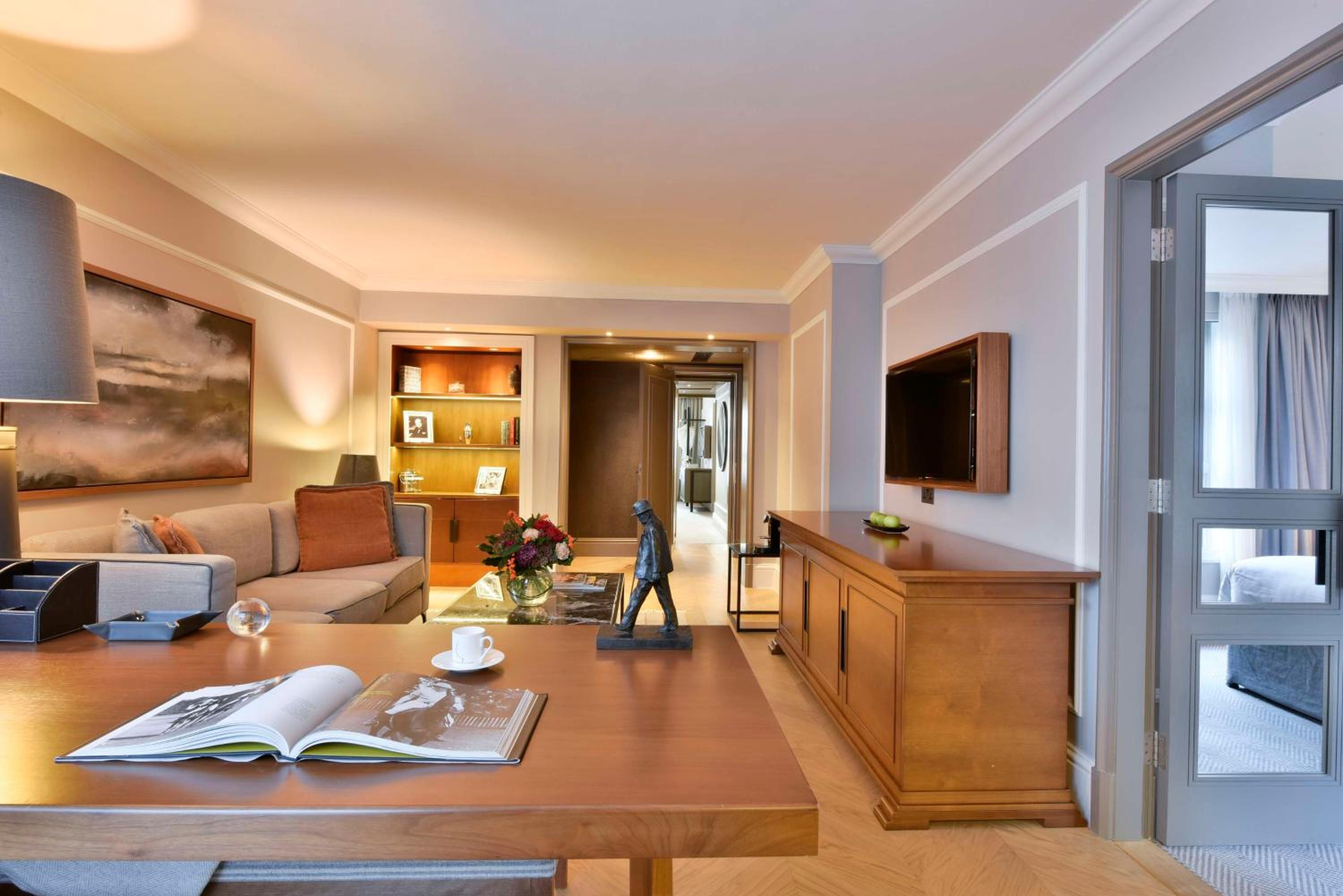 Two-Bedroom Suite with Garden View thumbnail 6