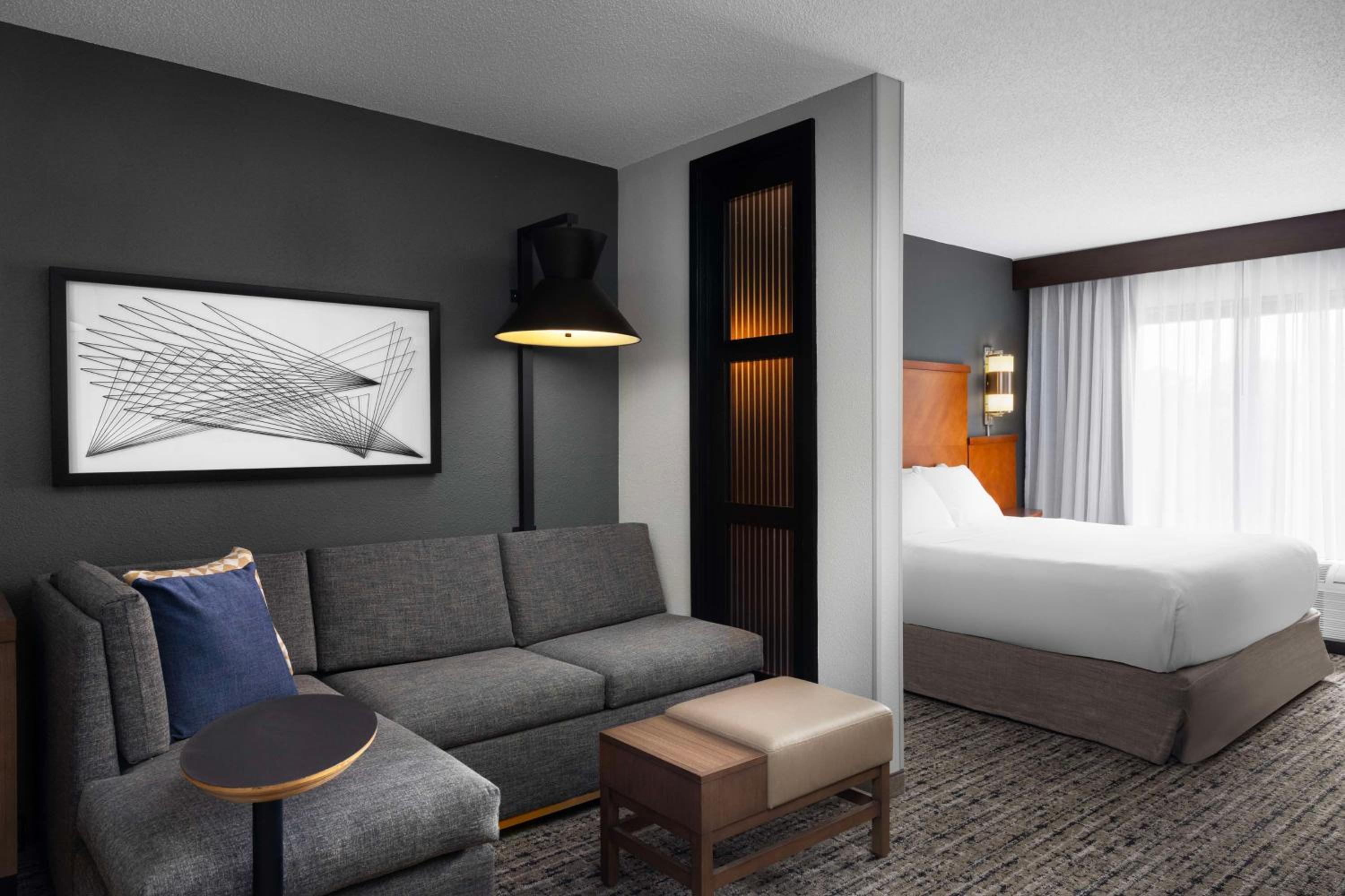 King Room with Sofa Bed and Roll-In Shower - Disability Access - Photo 2