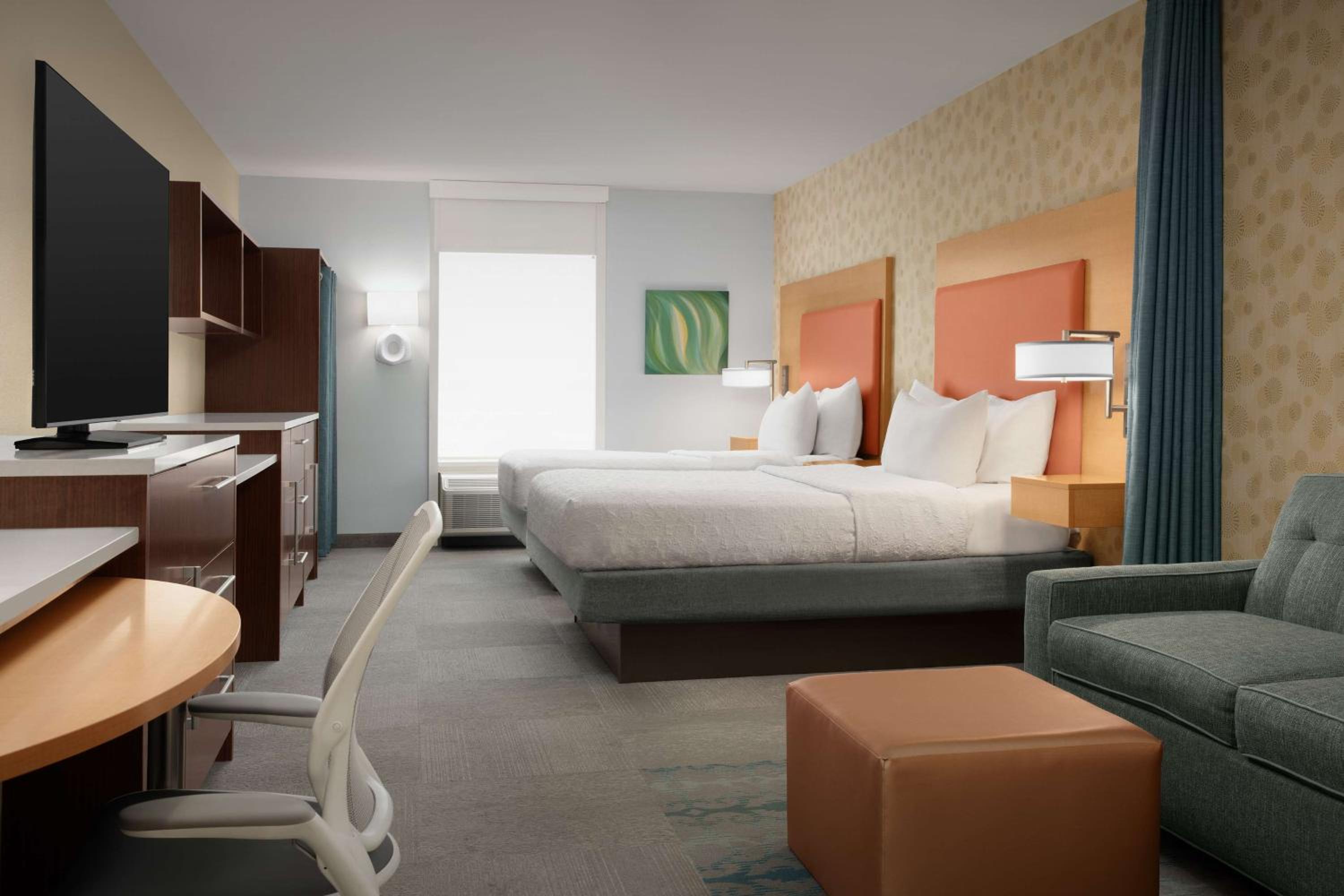 Queen Studio with Two Queen Beds - Non-Smoking photo 1