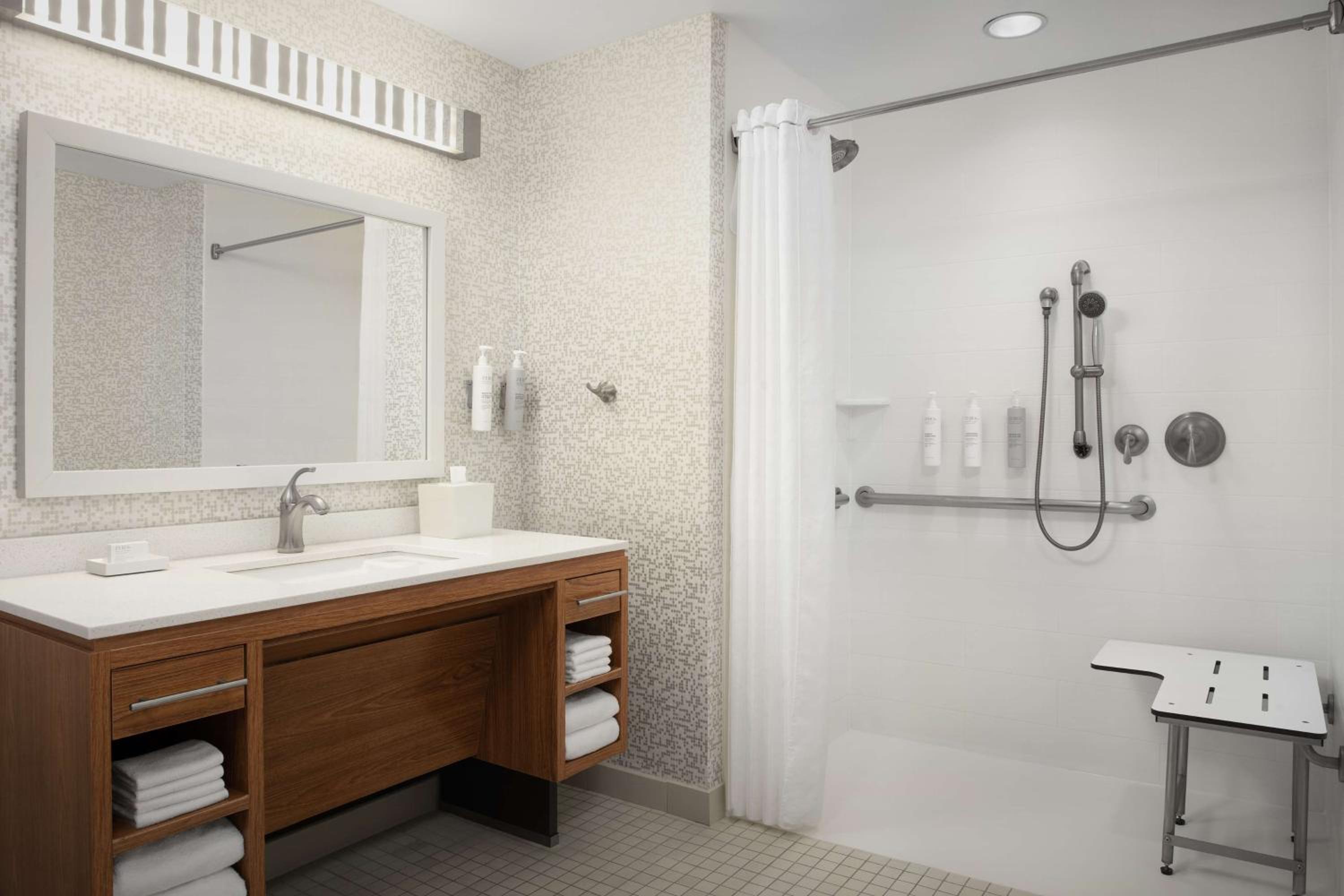 King Suite with Roll-In Shower - Non Smoking