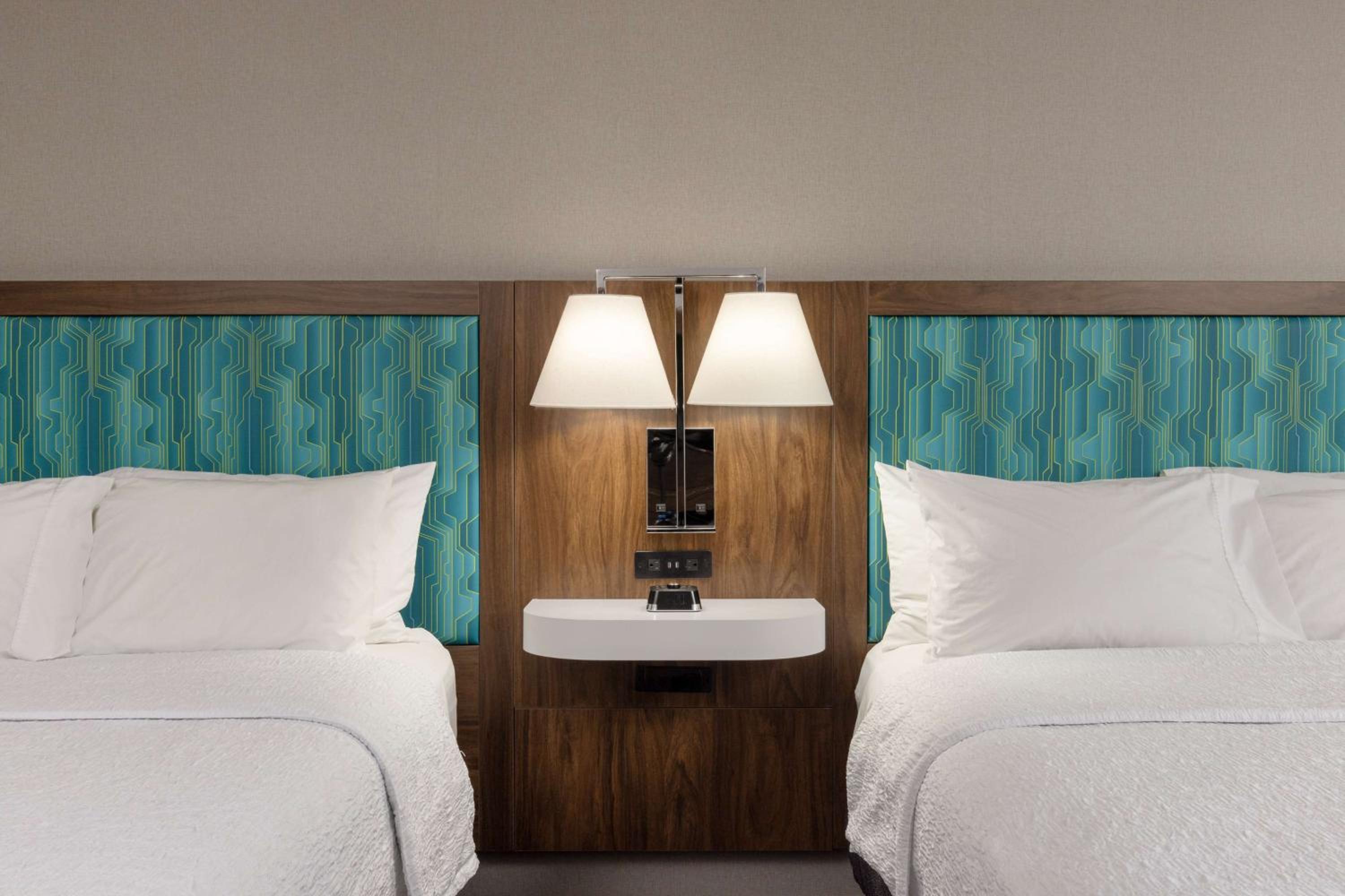 Room with Two Queen Beds - Non-Smoking - Photo 3