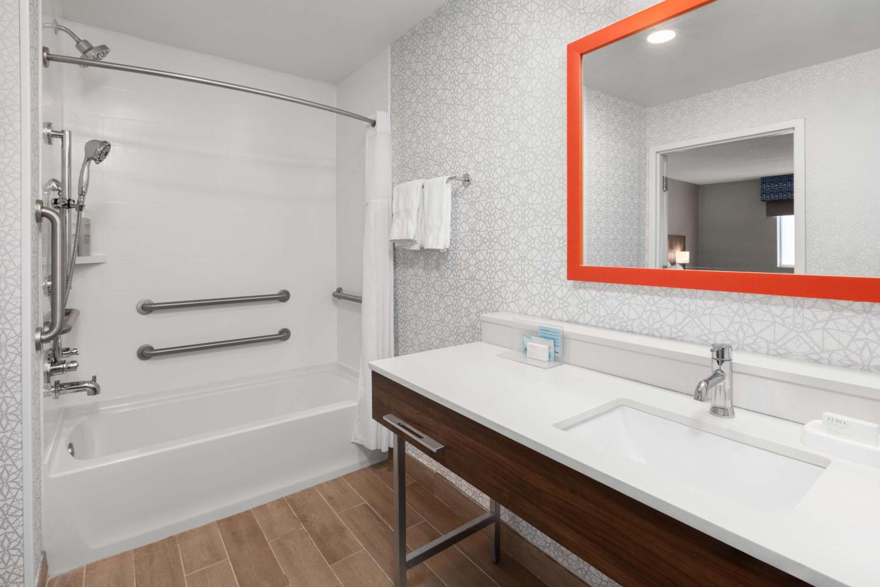 Queen Room with Two Queen Beds - Mobility and Hearing Access/Non-Smoking - Photo 2