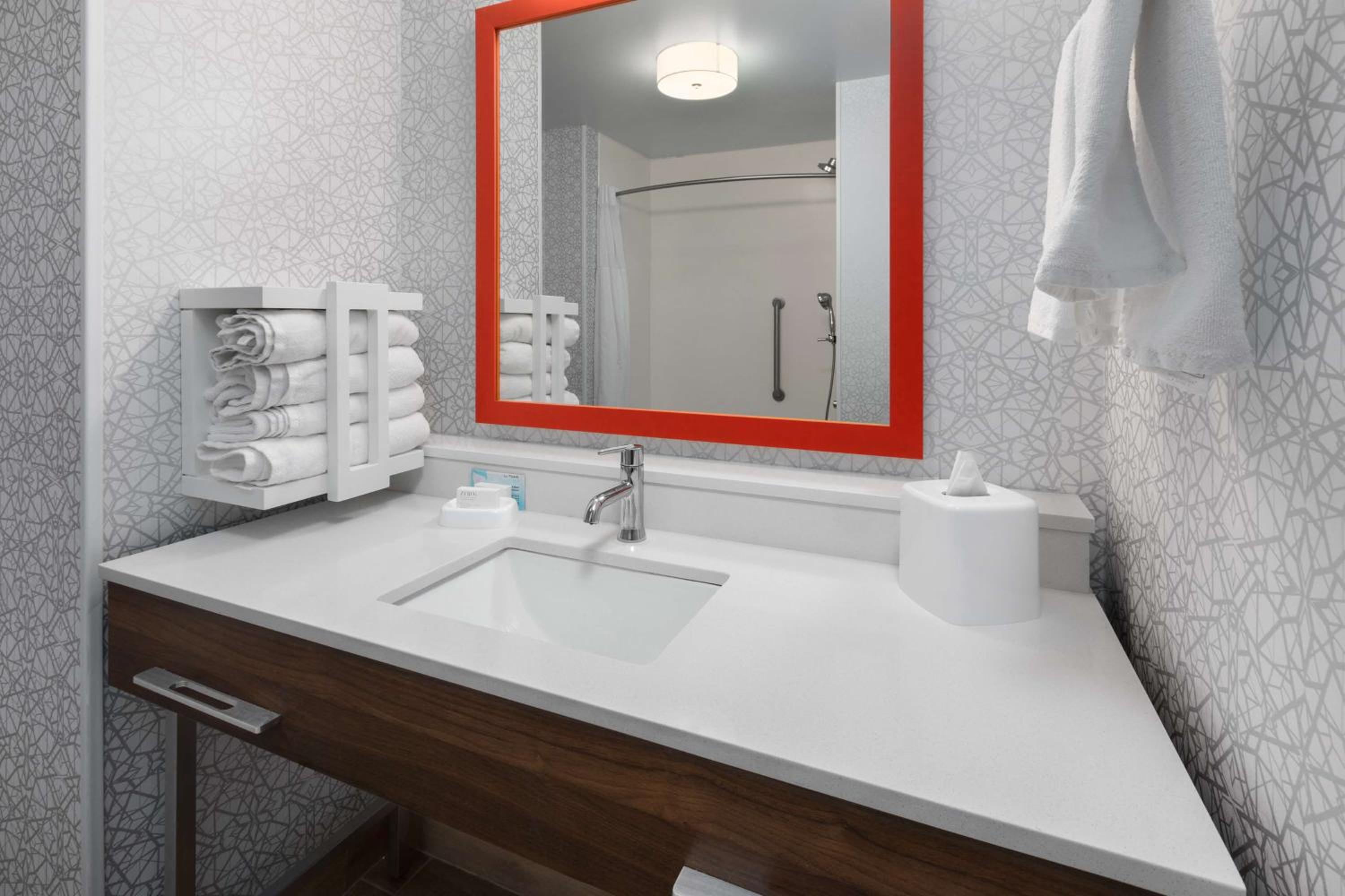 Queen Room with Two Queen Beds - Mobility and Hearing Access/Non-Smoking - Photo 4