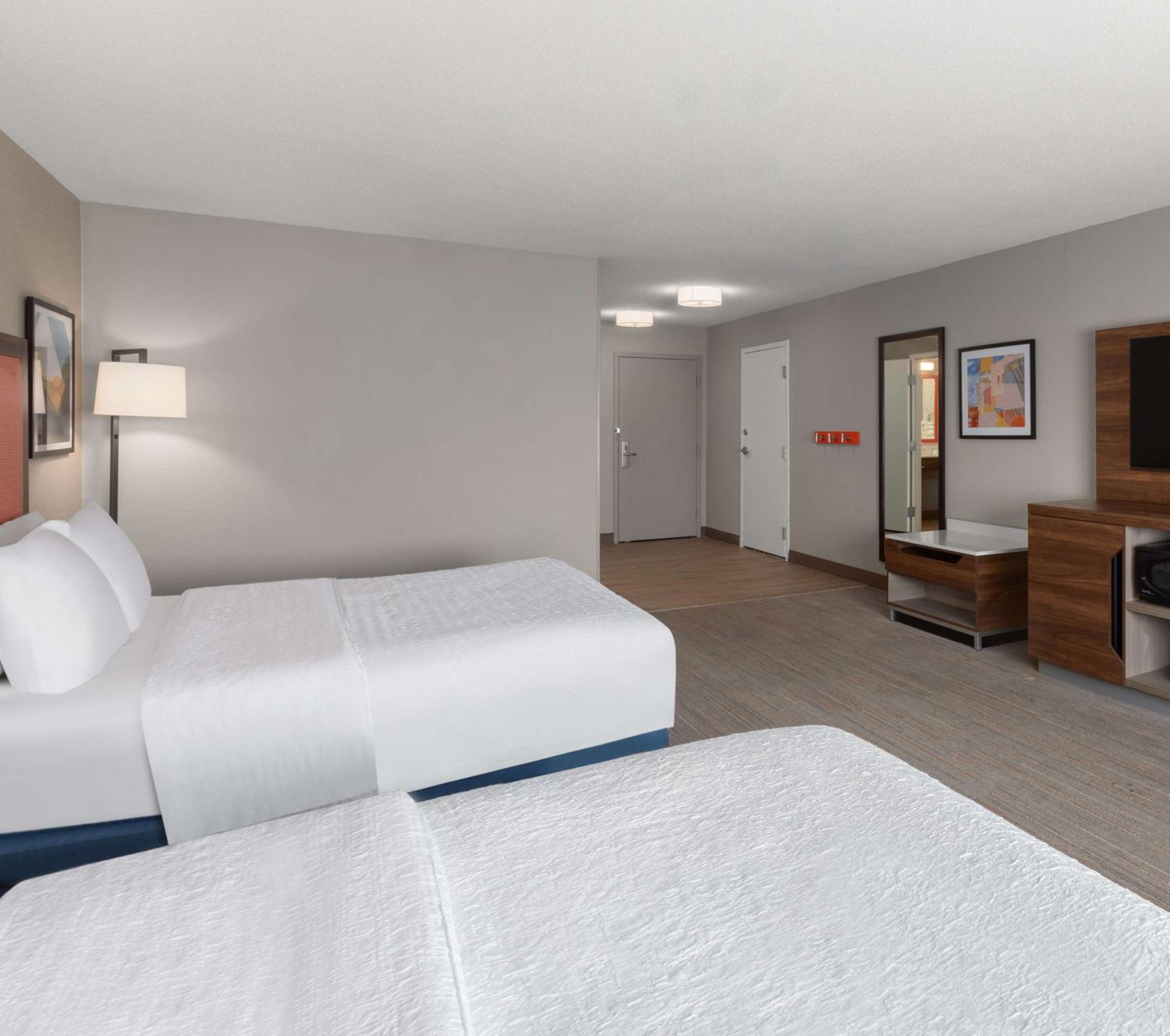 Queen Room with Two Queen Beds - Mobility and Hearing Access/Non-Smoking - Photo 3
