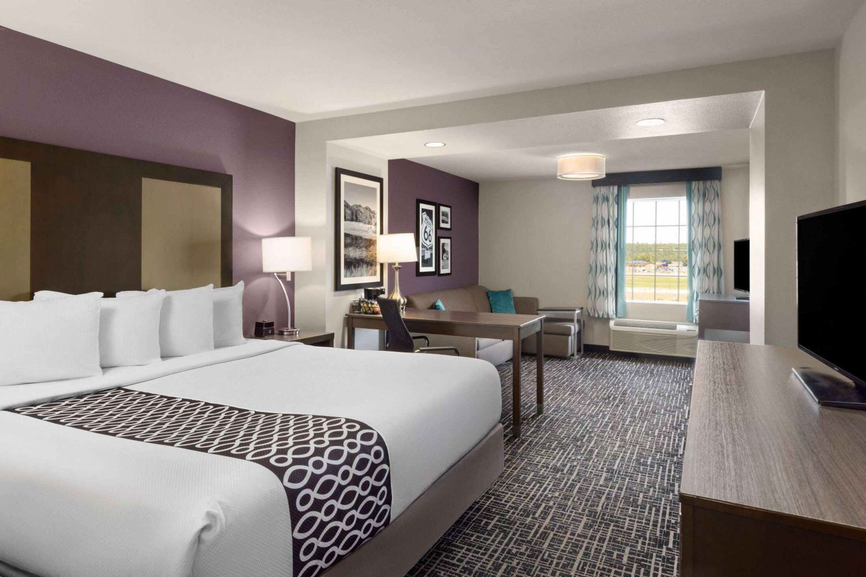Premium King Room - Non-Smoking photo 3