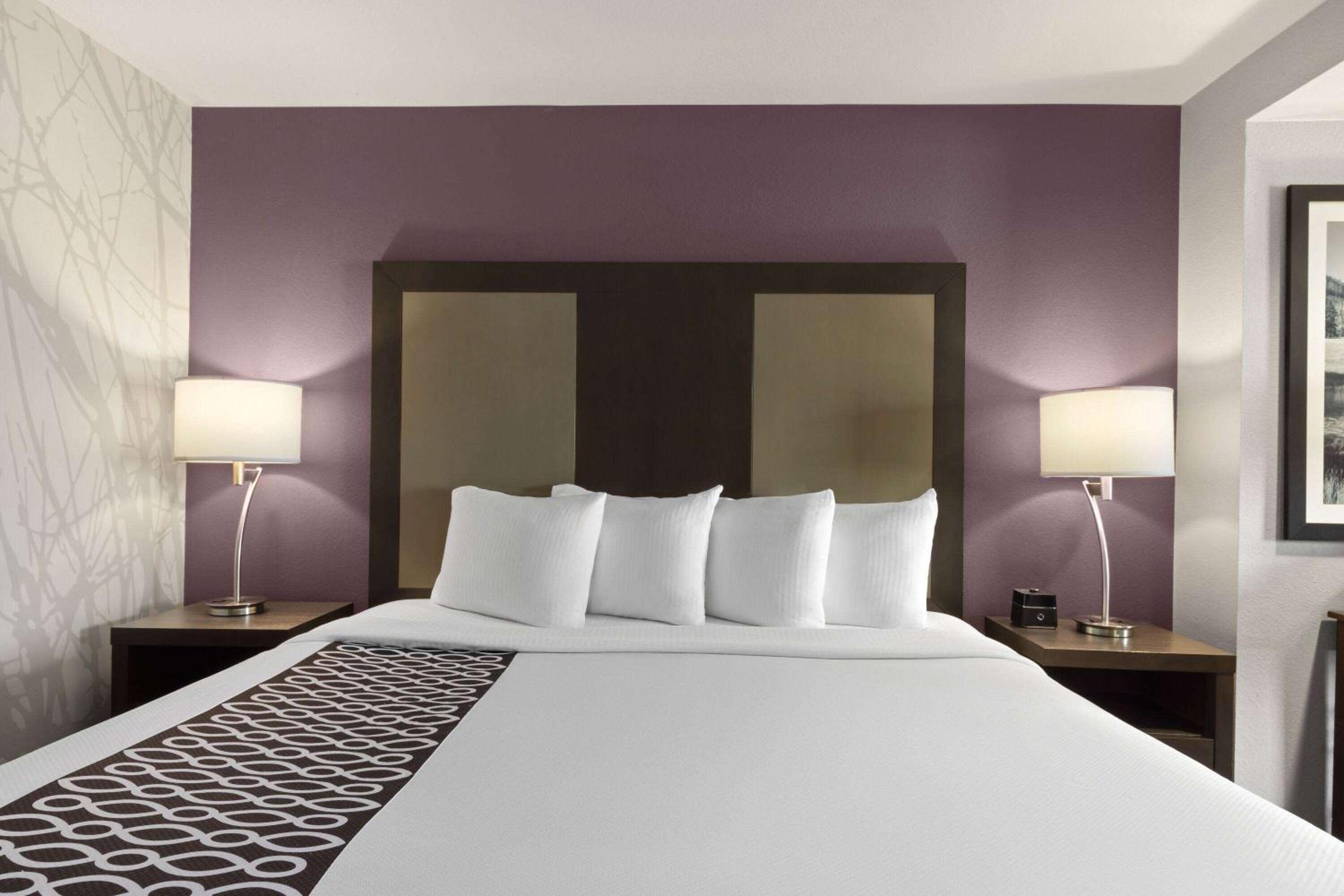 Premium King Room - Non-Smoking photo 2