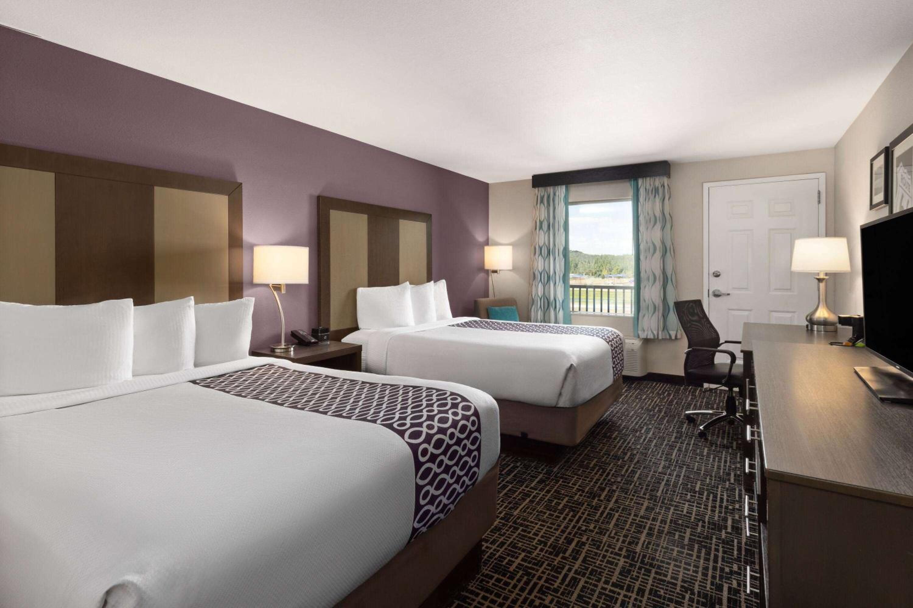 Deluxe Queen Room with Two Queen Beds - Non-Smoking photo 2