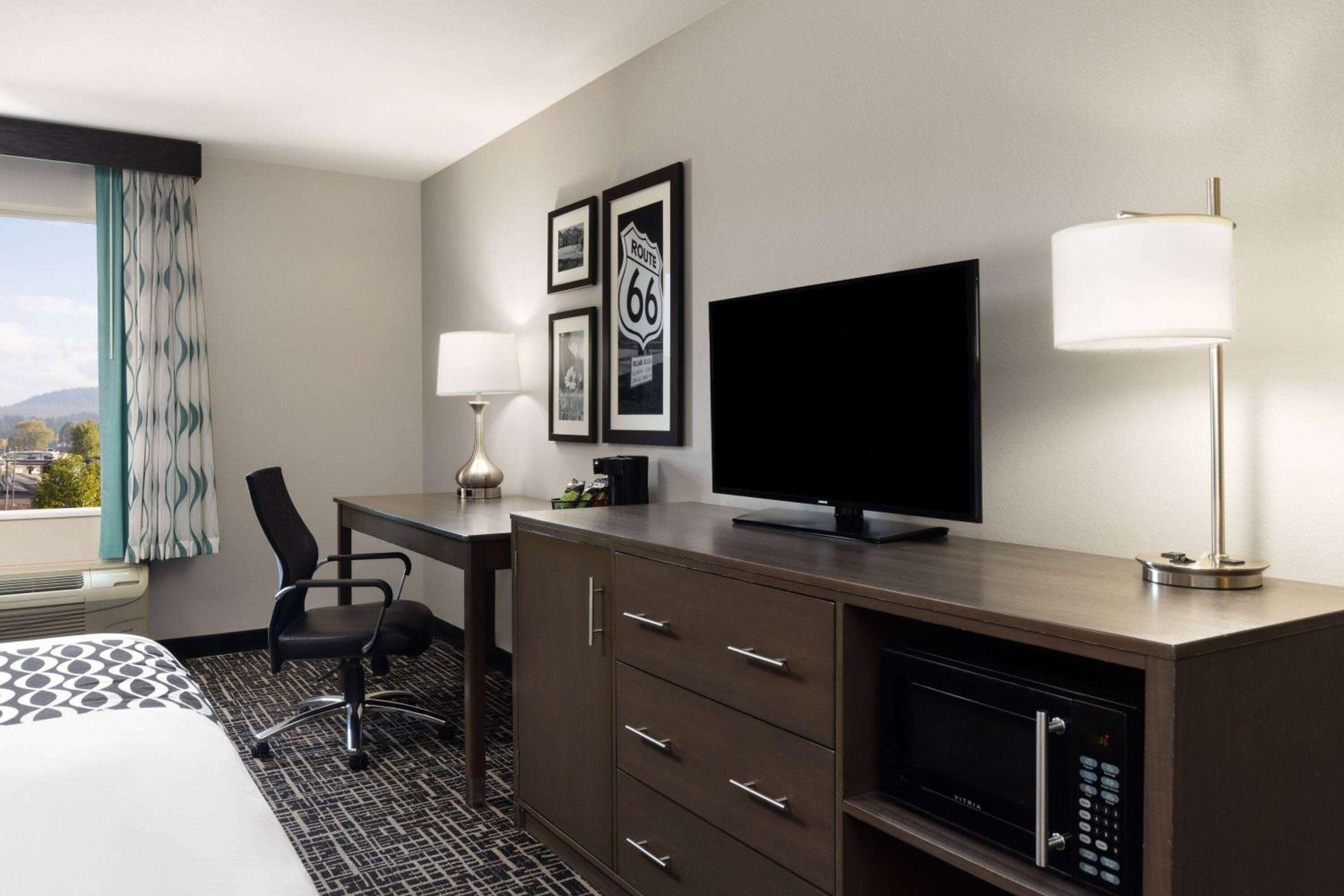 King Room - Non-Smoking photo 2