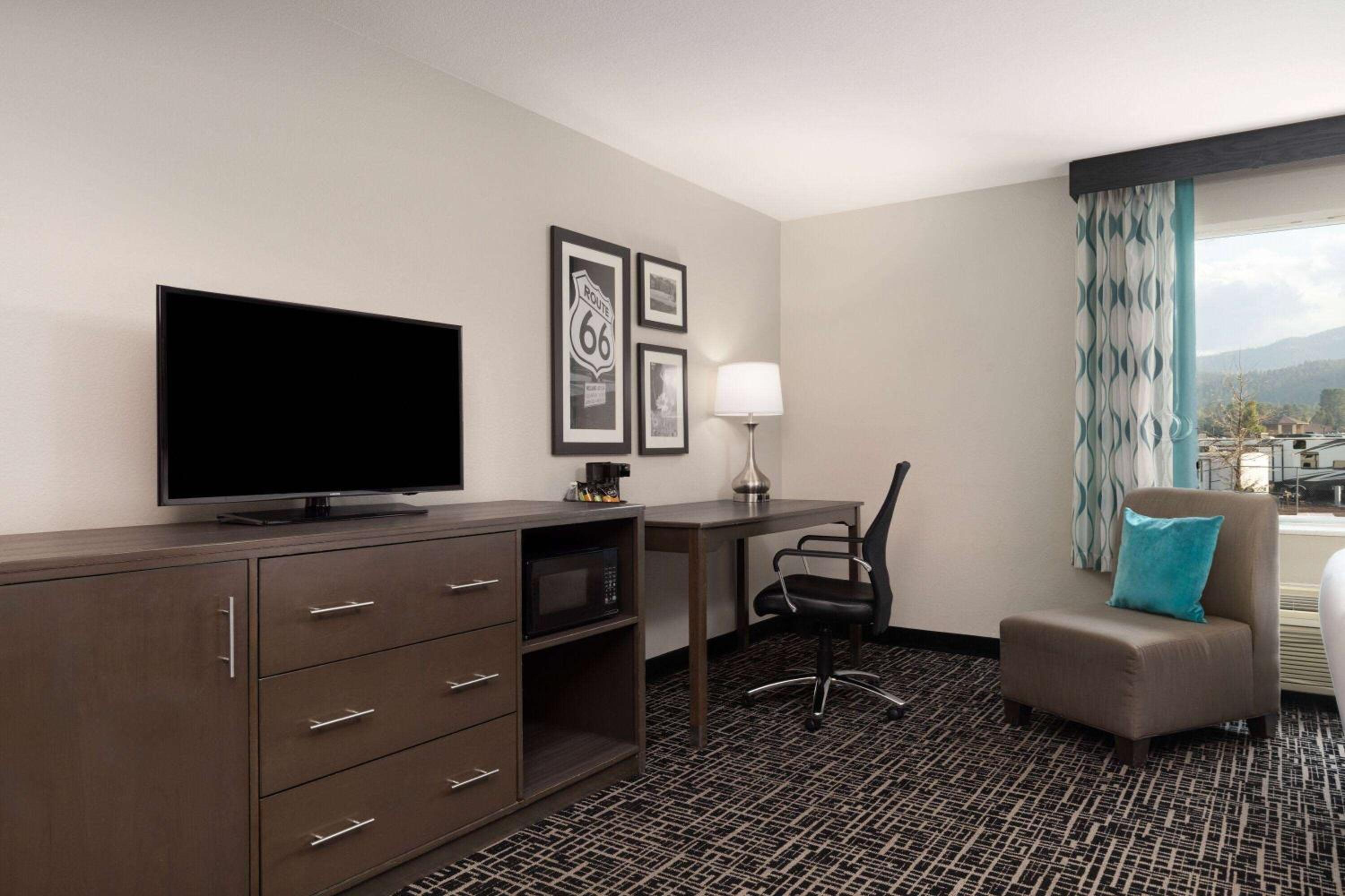 Queen Room with Two Queen Beds - Mobility Access/Non-Smoking photo 2