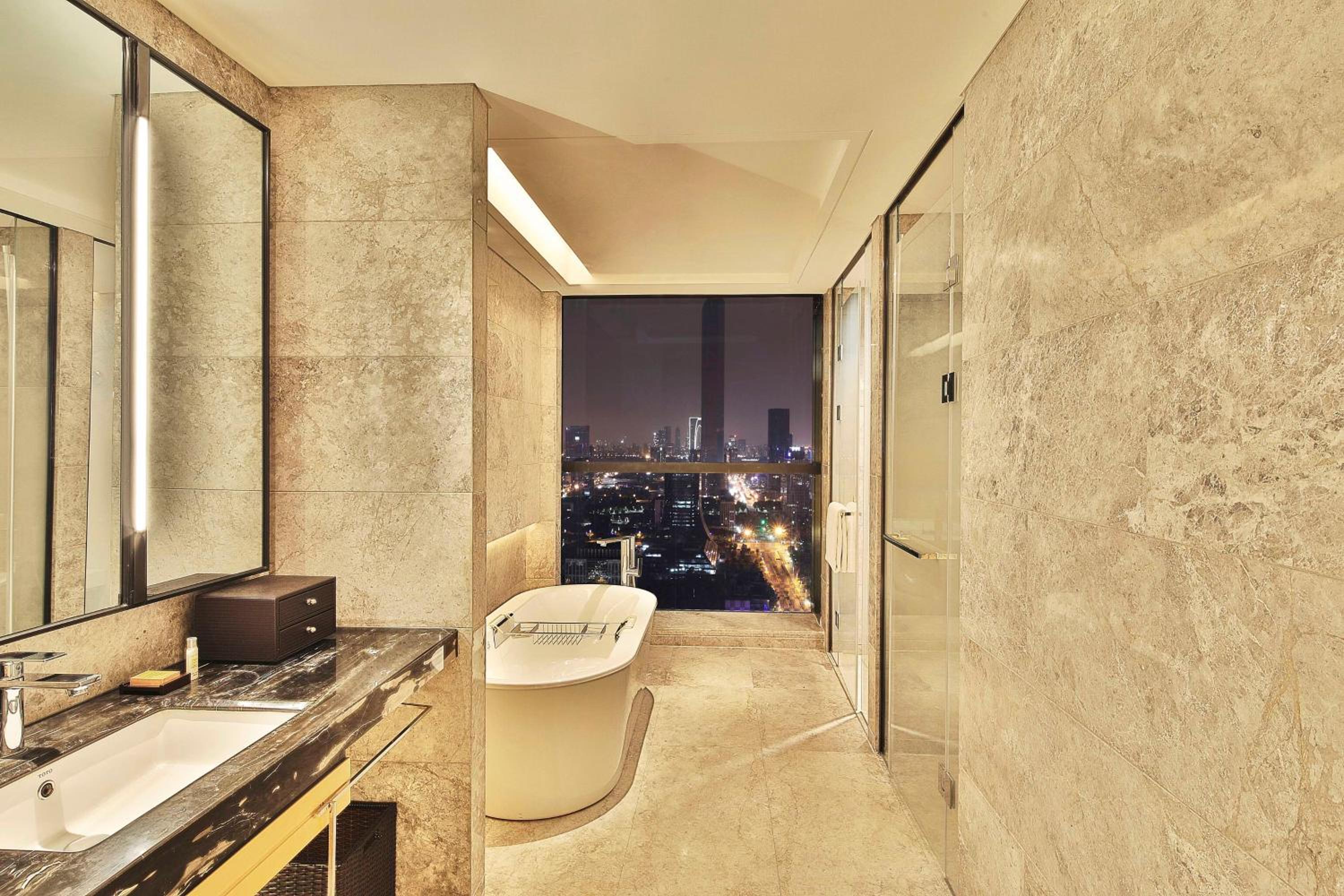 King Suite with Lounge Access