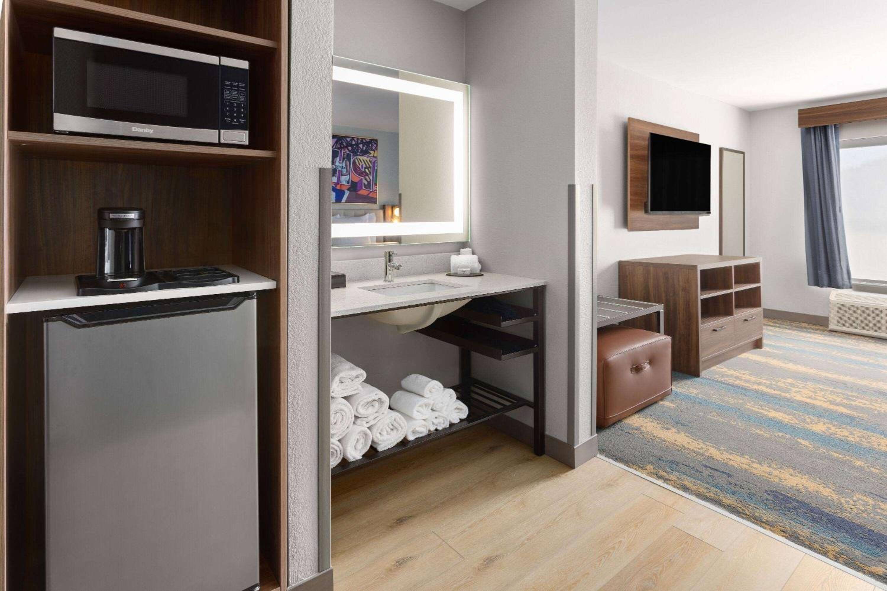 Deluxe Double Room with Shower - Photo 10