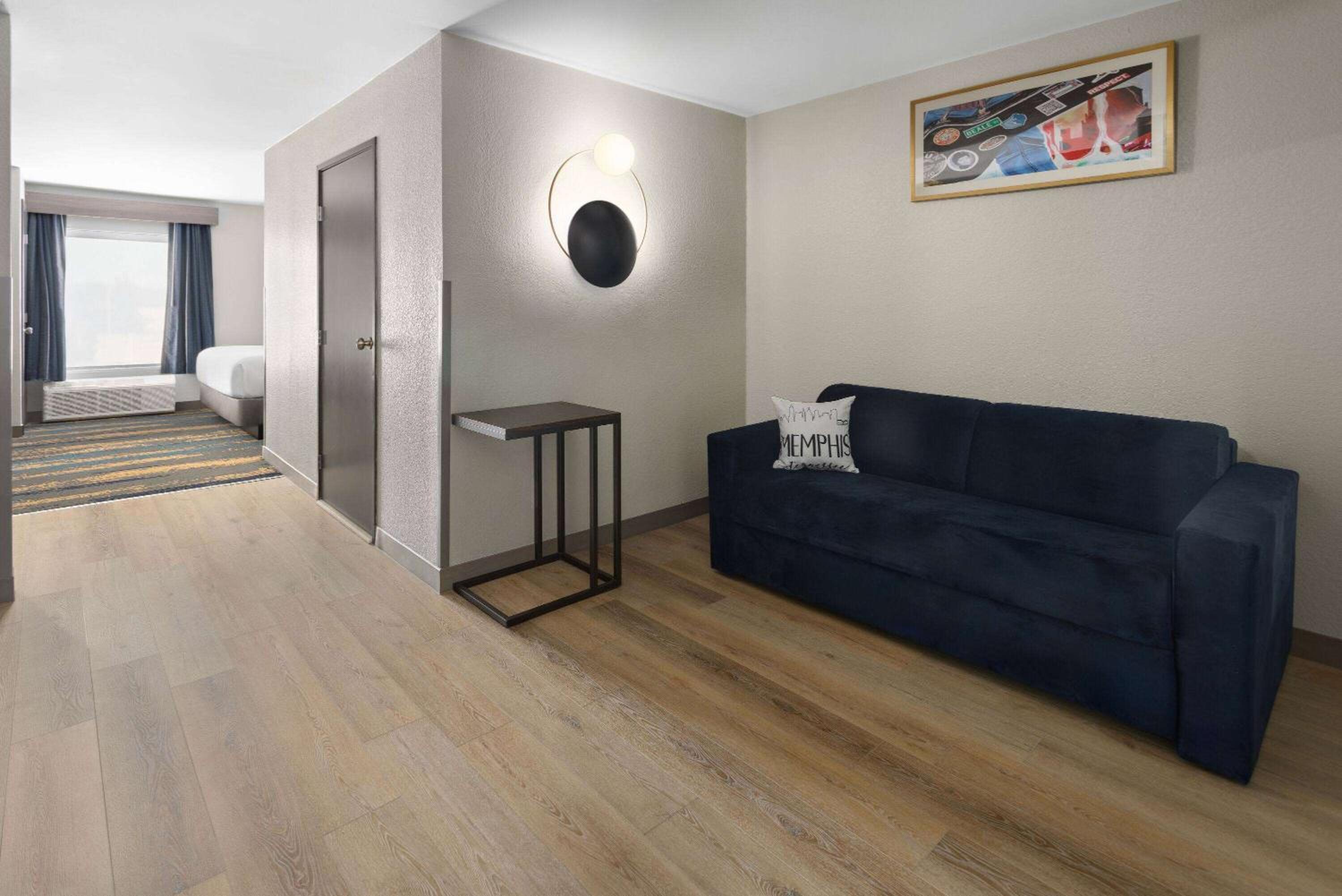 Deluxe King Room with One King Bed and Sofa Bed - Large Living Room and Kitchen - Non-Smoking - Photo 12