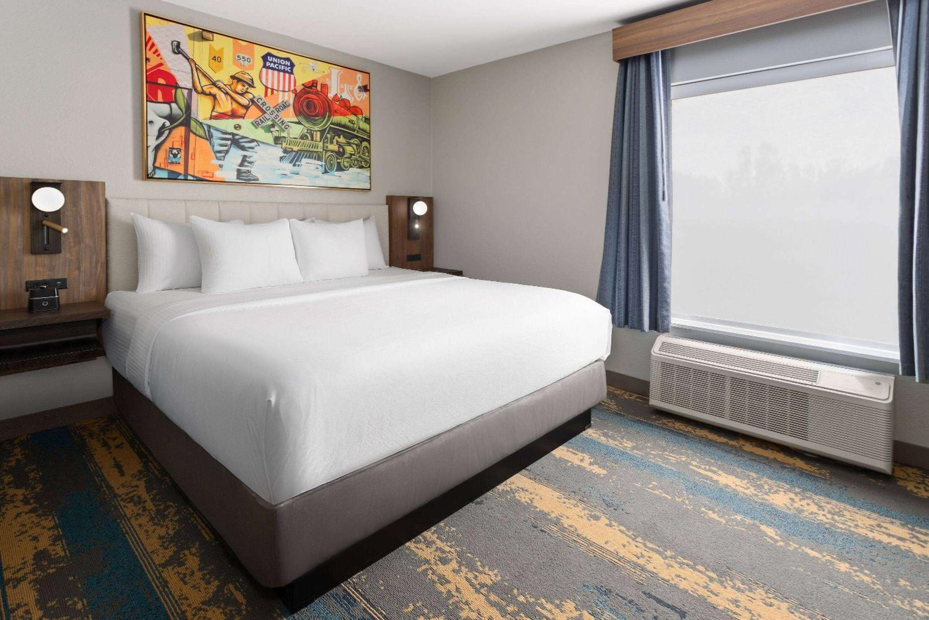 Deluxe King Room with One King Bed and Sofa Bed - Large Living Room and Kitchen - Non-Smoking - Photo 8