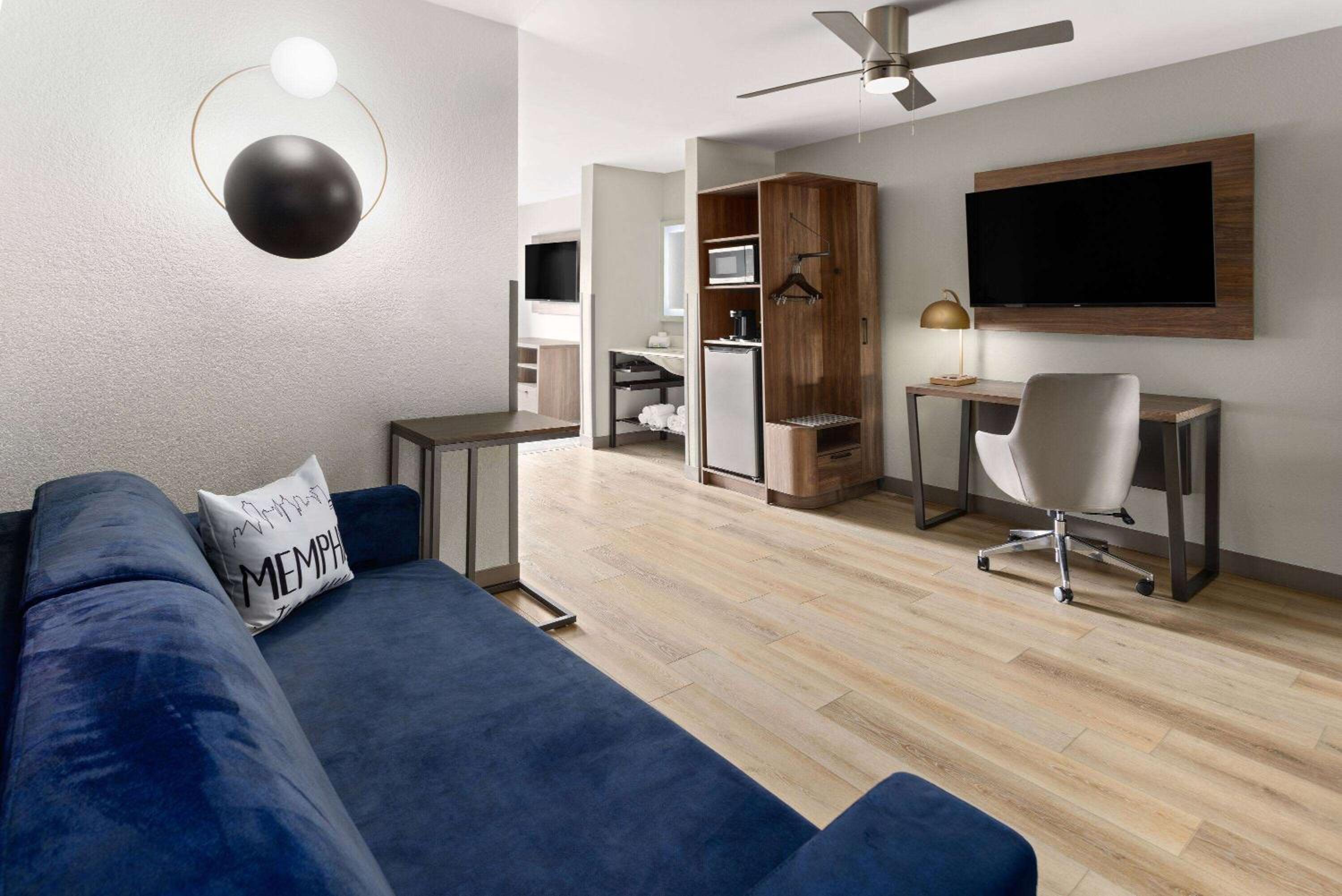 Deluxe Double Room with Shower - Photo 6
