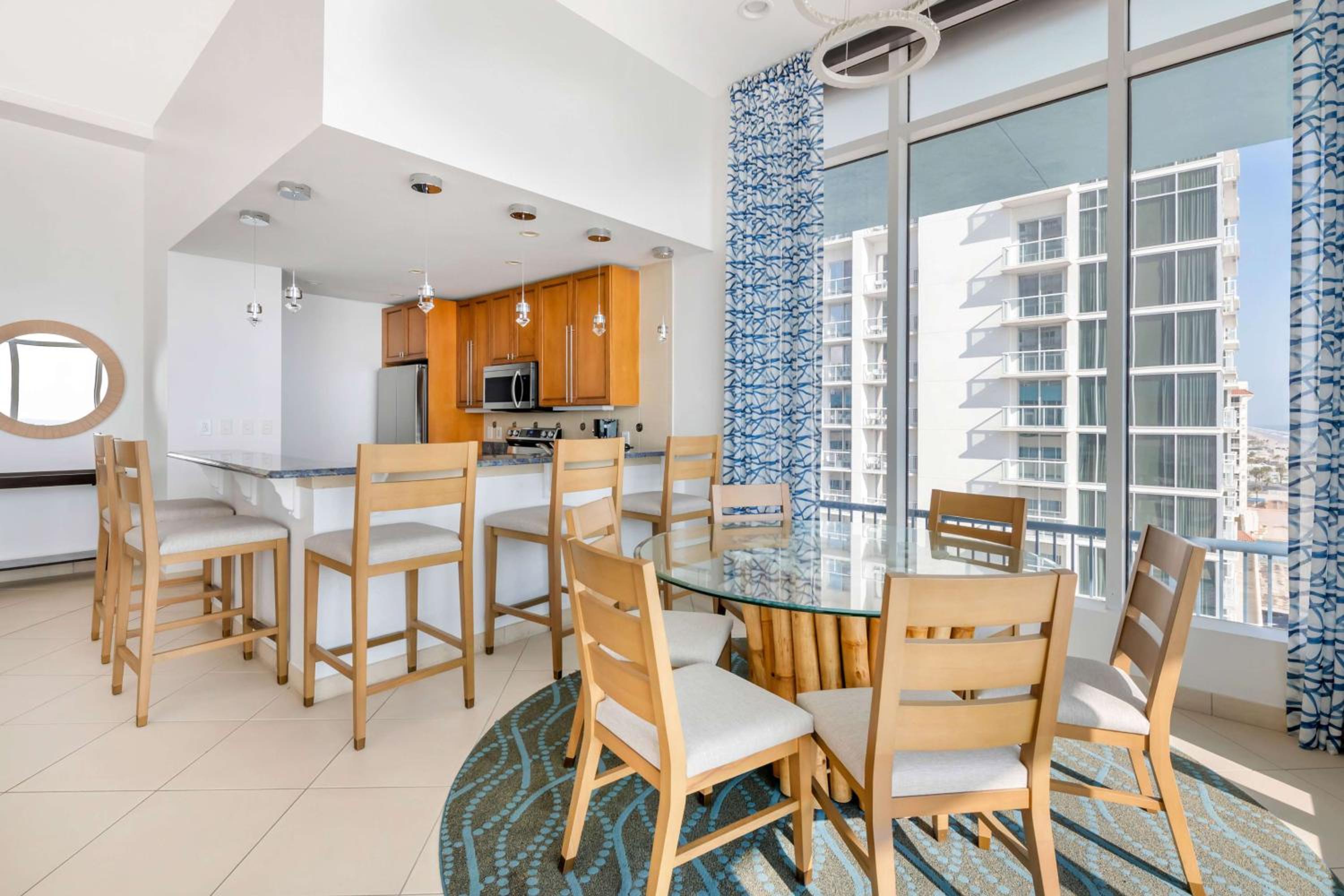 2 BEDROOM 1 KING 1 QUEEN SUITE WITH BALCONY - Photo 3