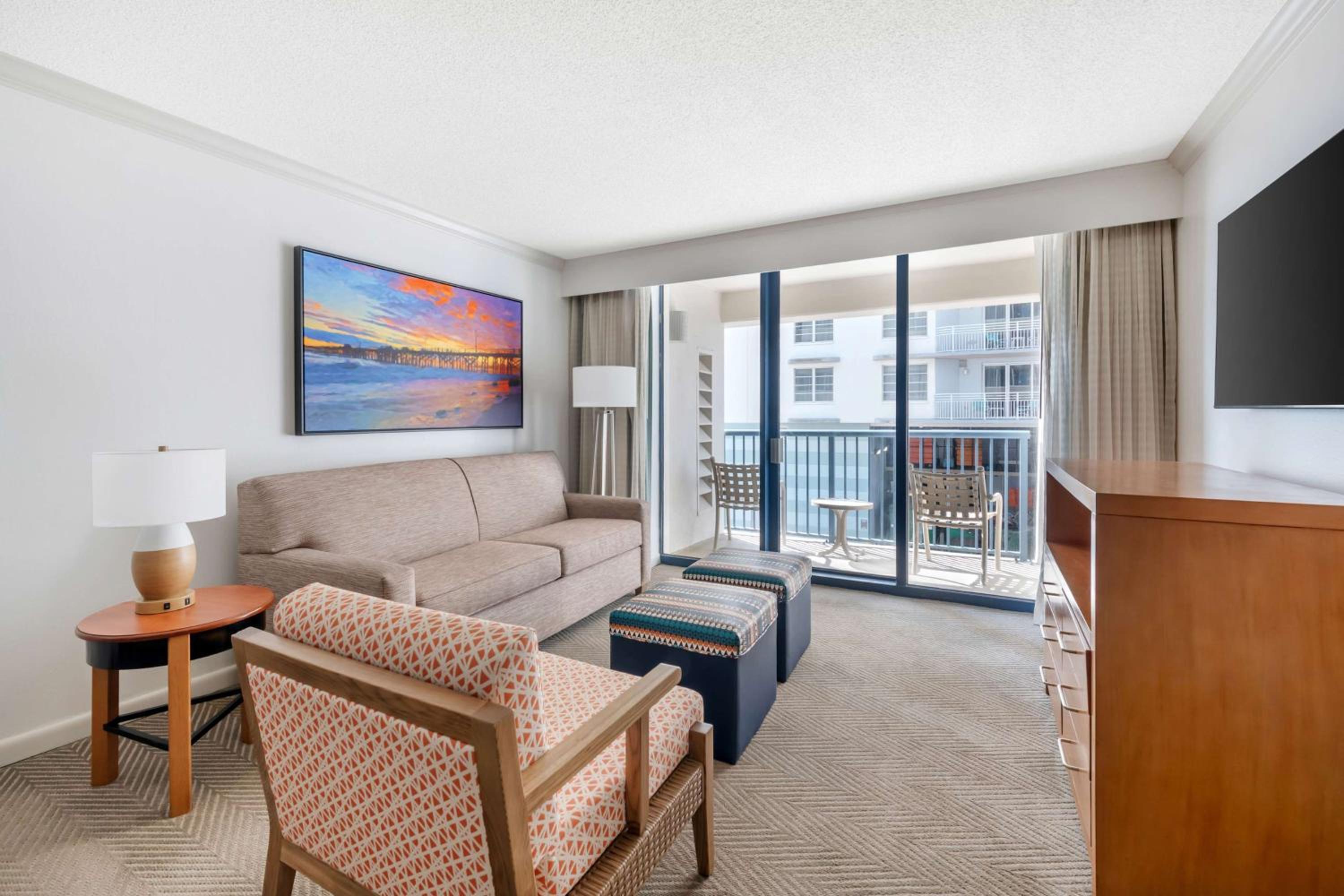 One-Bedroom King Suite with Balcony - Photo 5