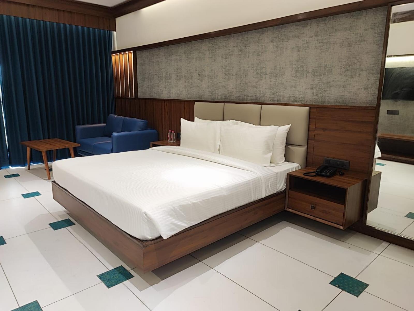 Suite - Photo 5