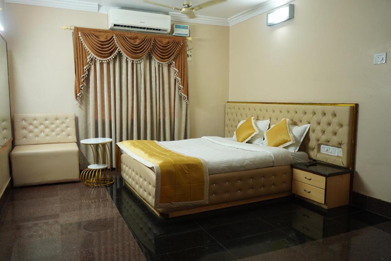 Queen Room
